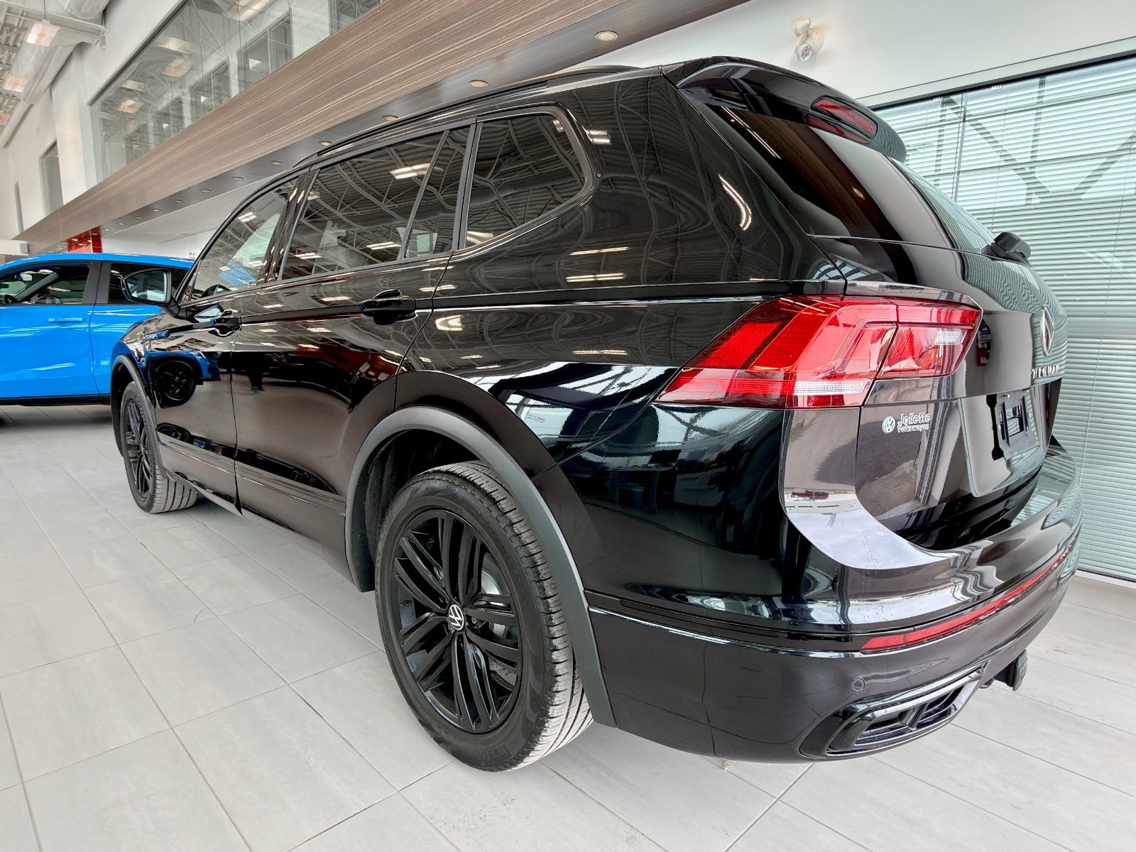 2022 Volkswagen Tiguan Comfortline R-Line Black Edition-9