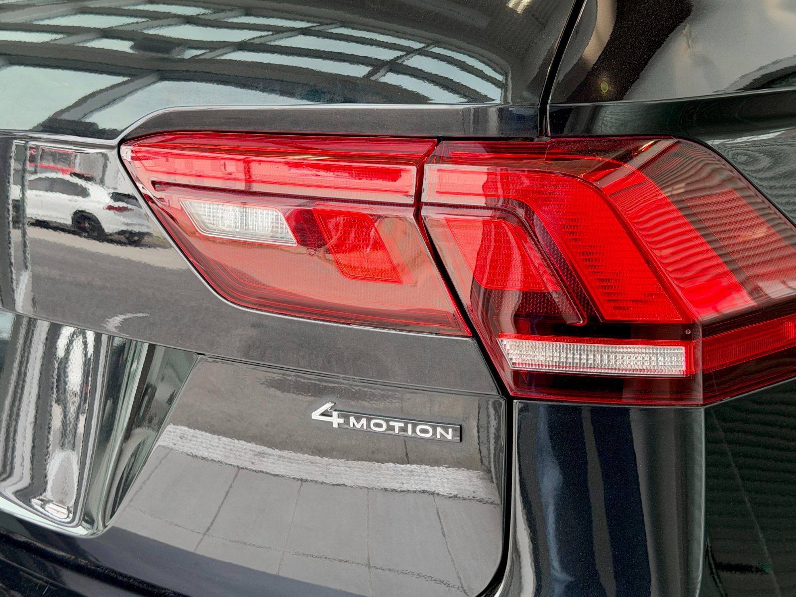 2022 Volkswagen Tiguan Comfortline R-Line Black Edition-13