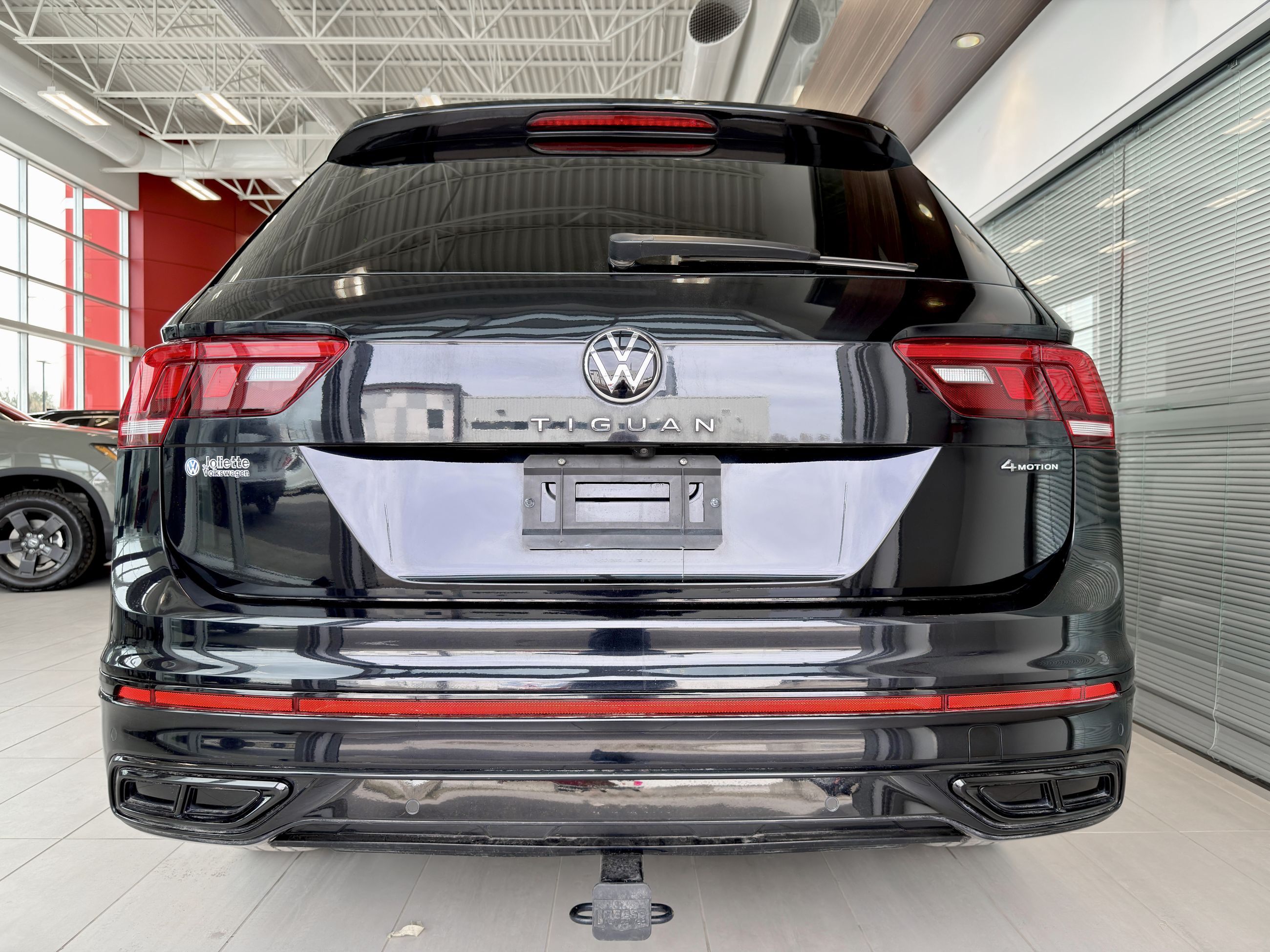 2022 Volkswagen Tiguan Comfortline R-Line Black Edition-10