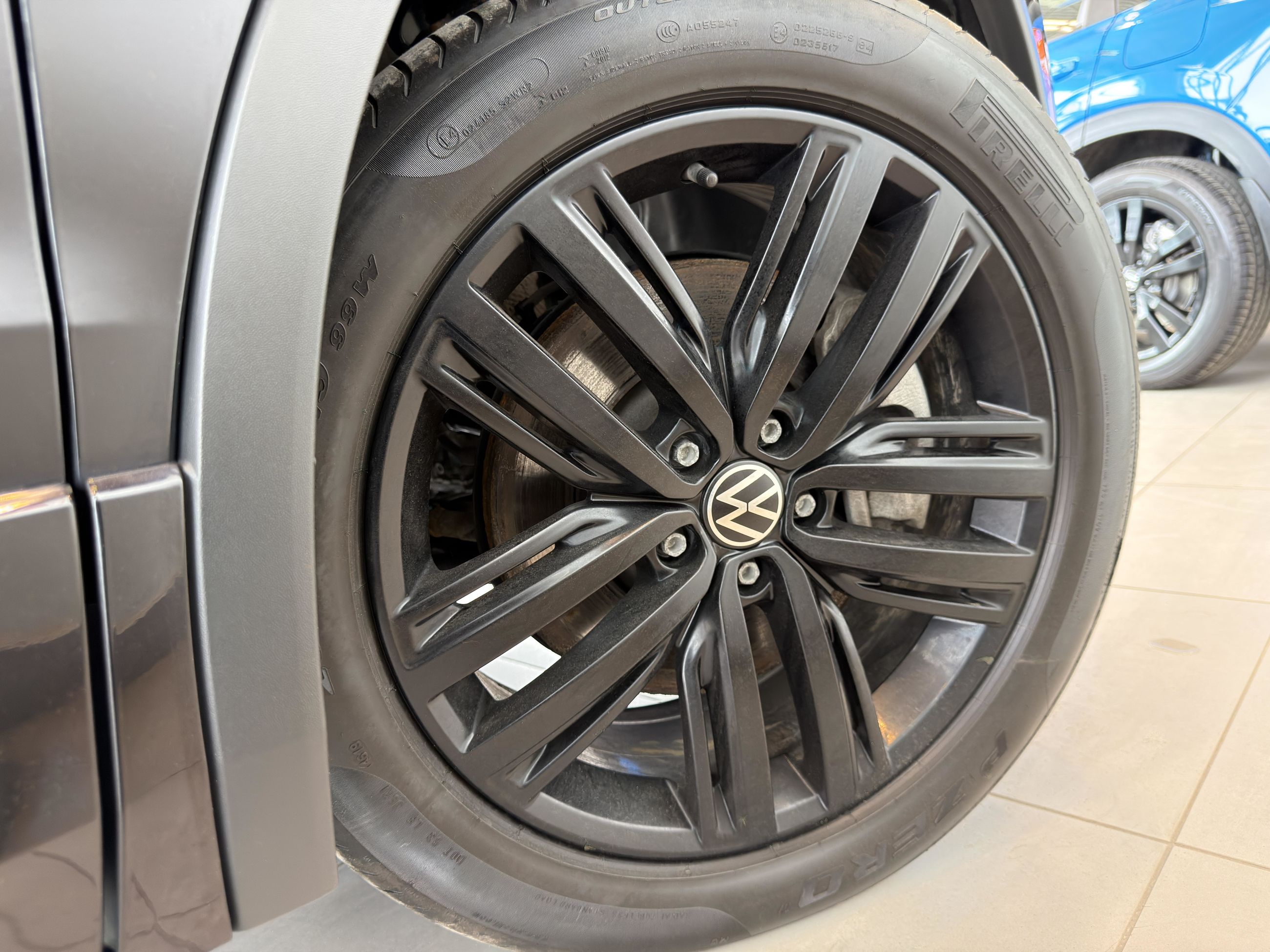 2022 Volkswagen Tiguan Comfortline R-Line Black Edition-15