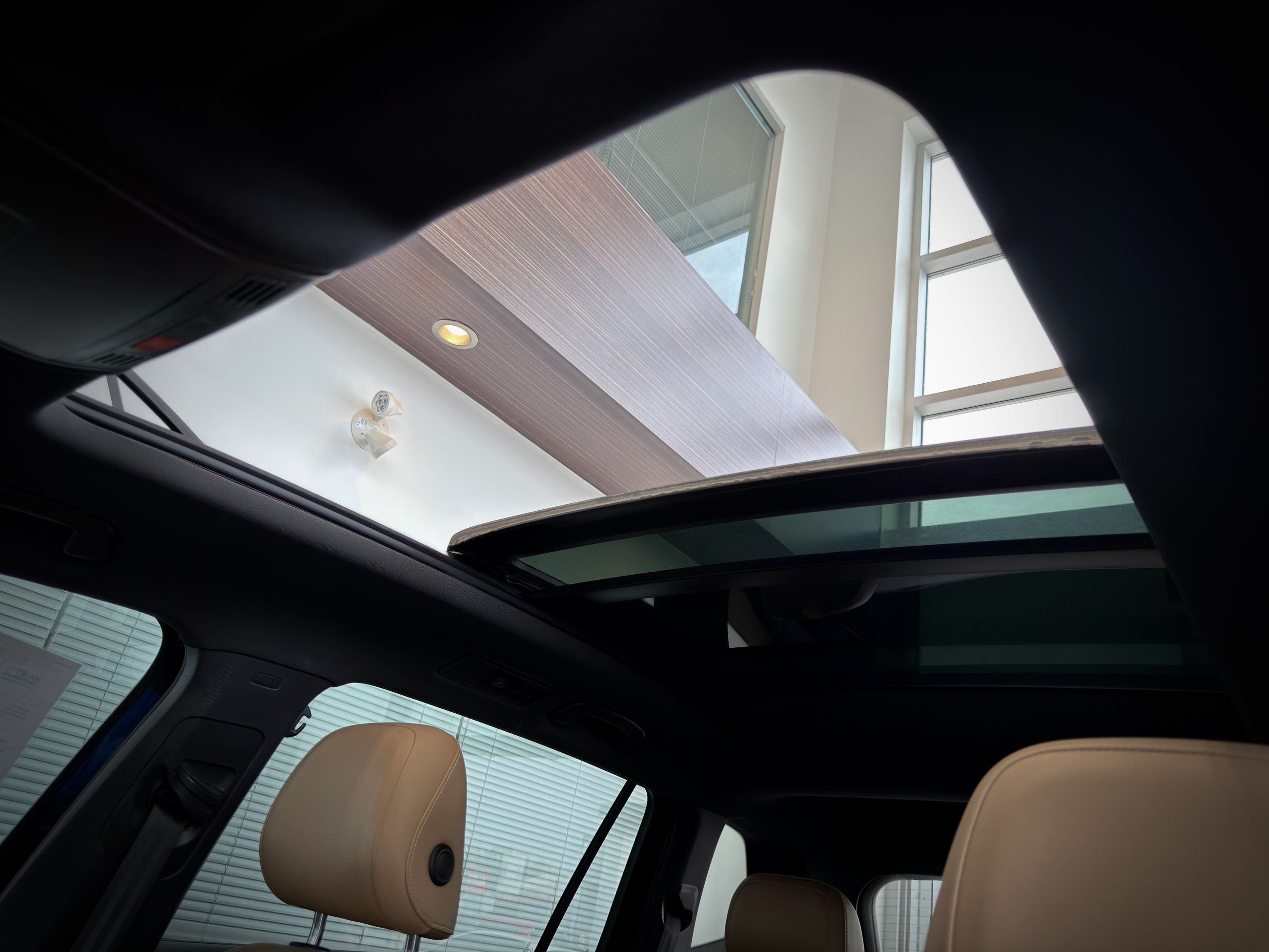 2022 Volkswagen Tiguan Comfortline R-Line Black Edition-17