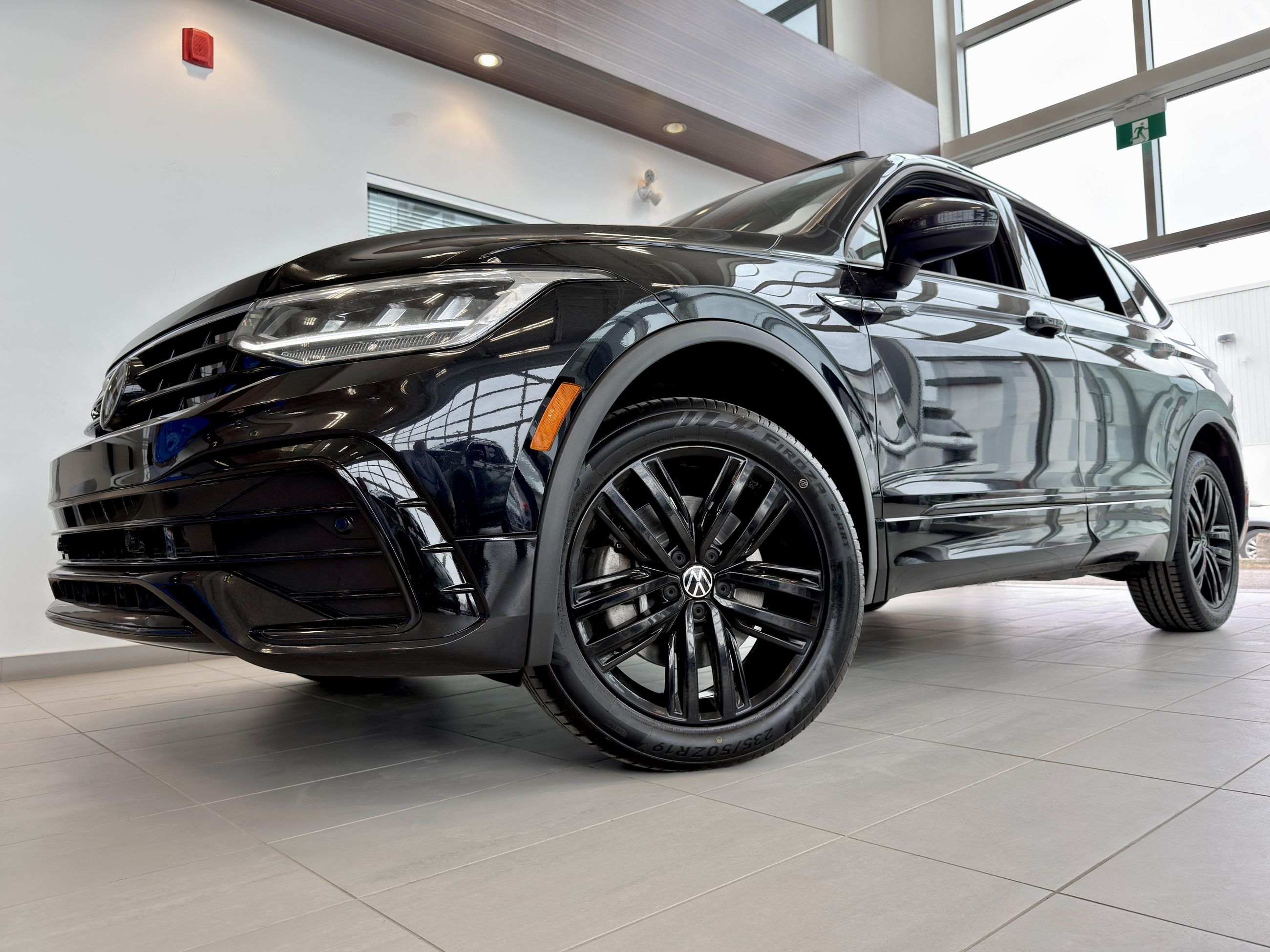 [Volkswagen] [Tiguan] [Comfortline R-Line Black Edition] [2022] - [Villeneuve Honda Joliette]