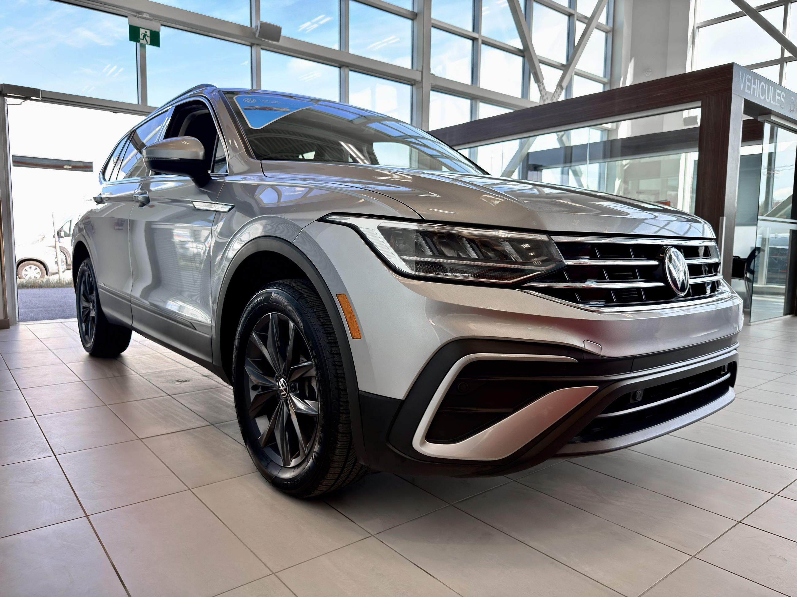 Photo Volkswagen Tiguan Comfortline 7 PASSAGERS 2023 #7