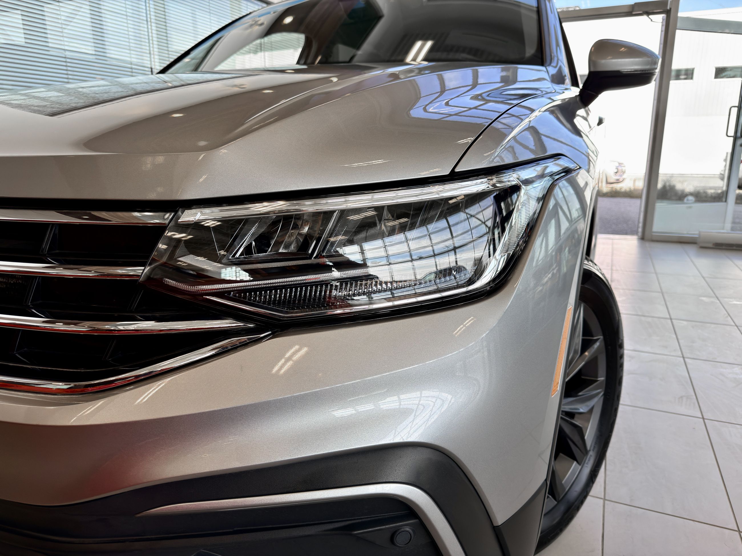 Photo Volkswagen Tiguan Comfortline 7 PASSAGERS 2023 #5