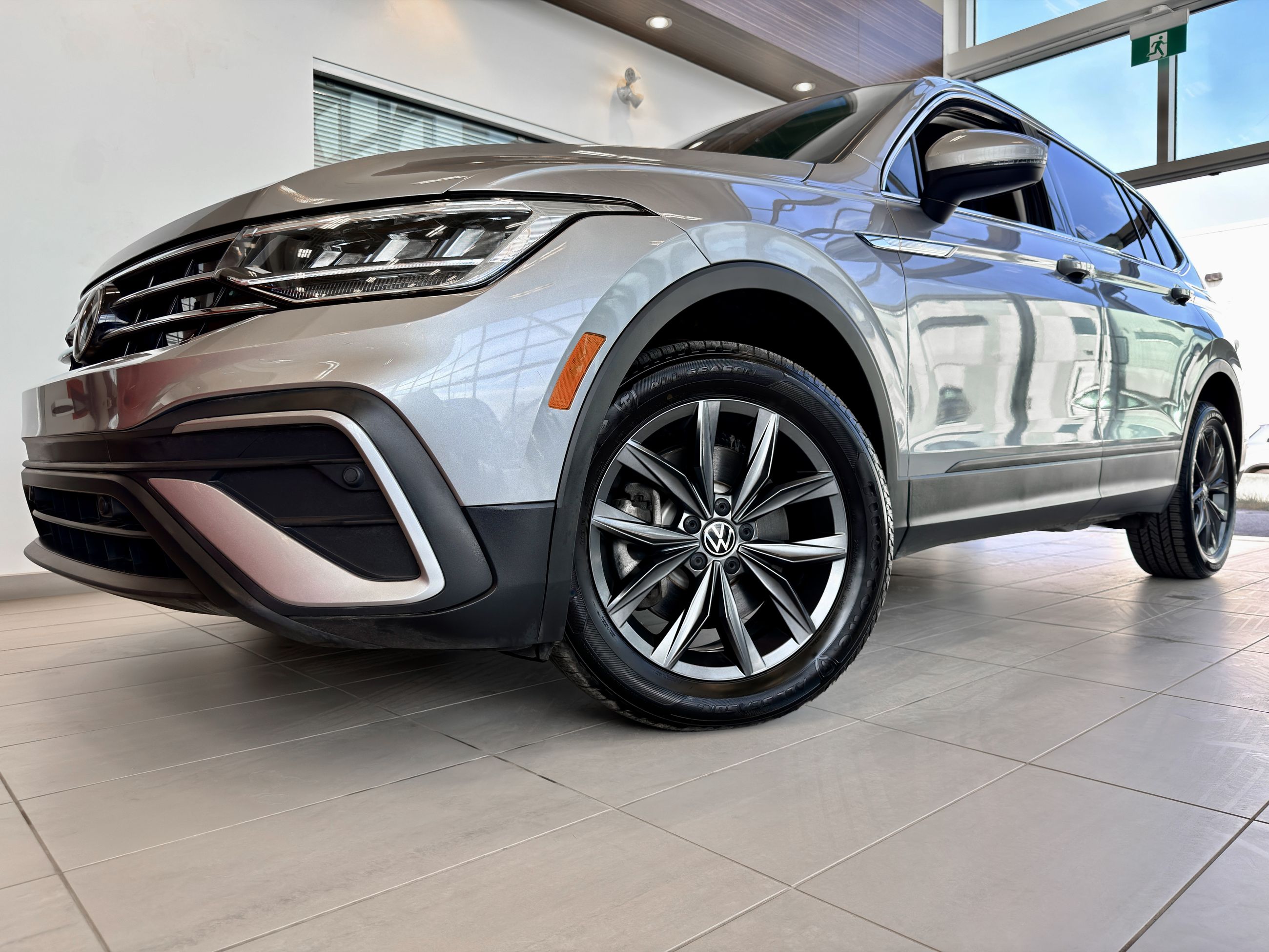 Photo Volkswagen Tiguan Comfortline 7 PASSAGERS 2023 #2