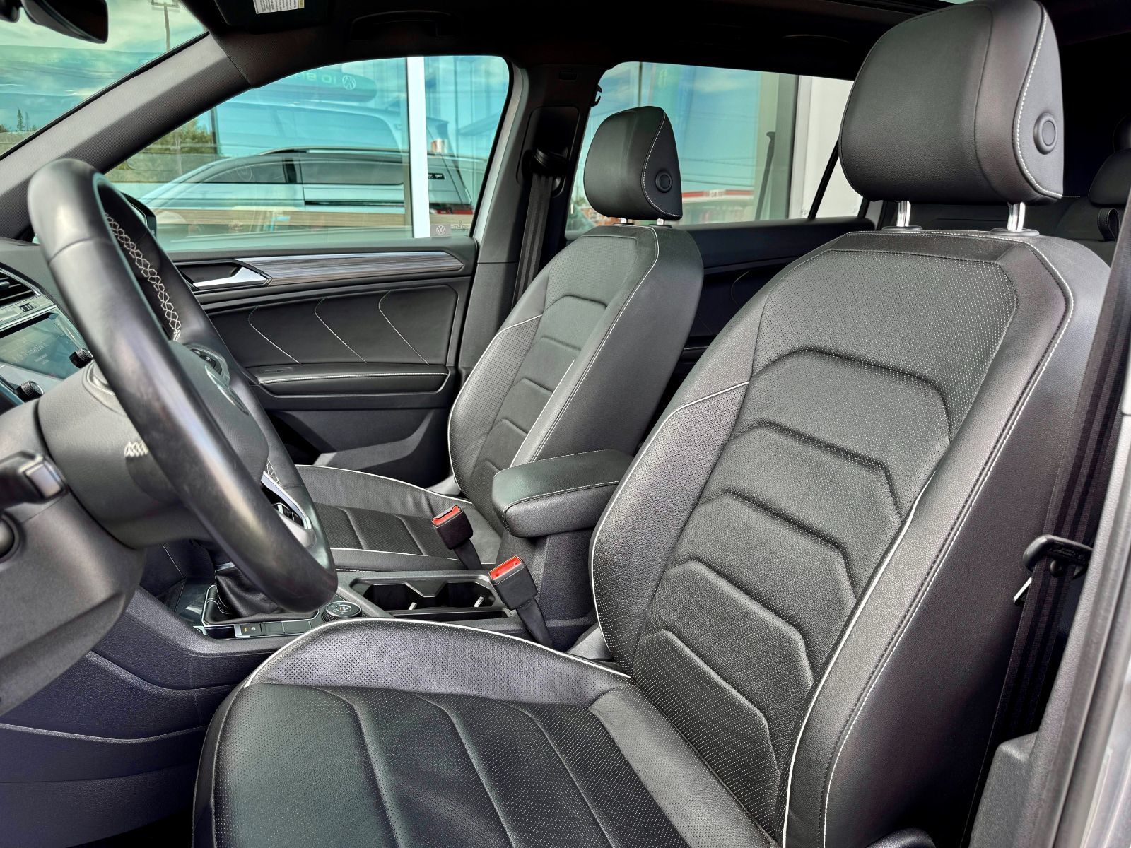 Volkswagen Tiguan Highline R-Line 2023-13