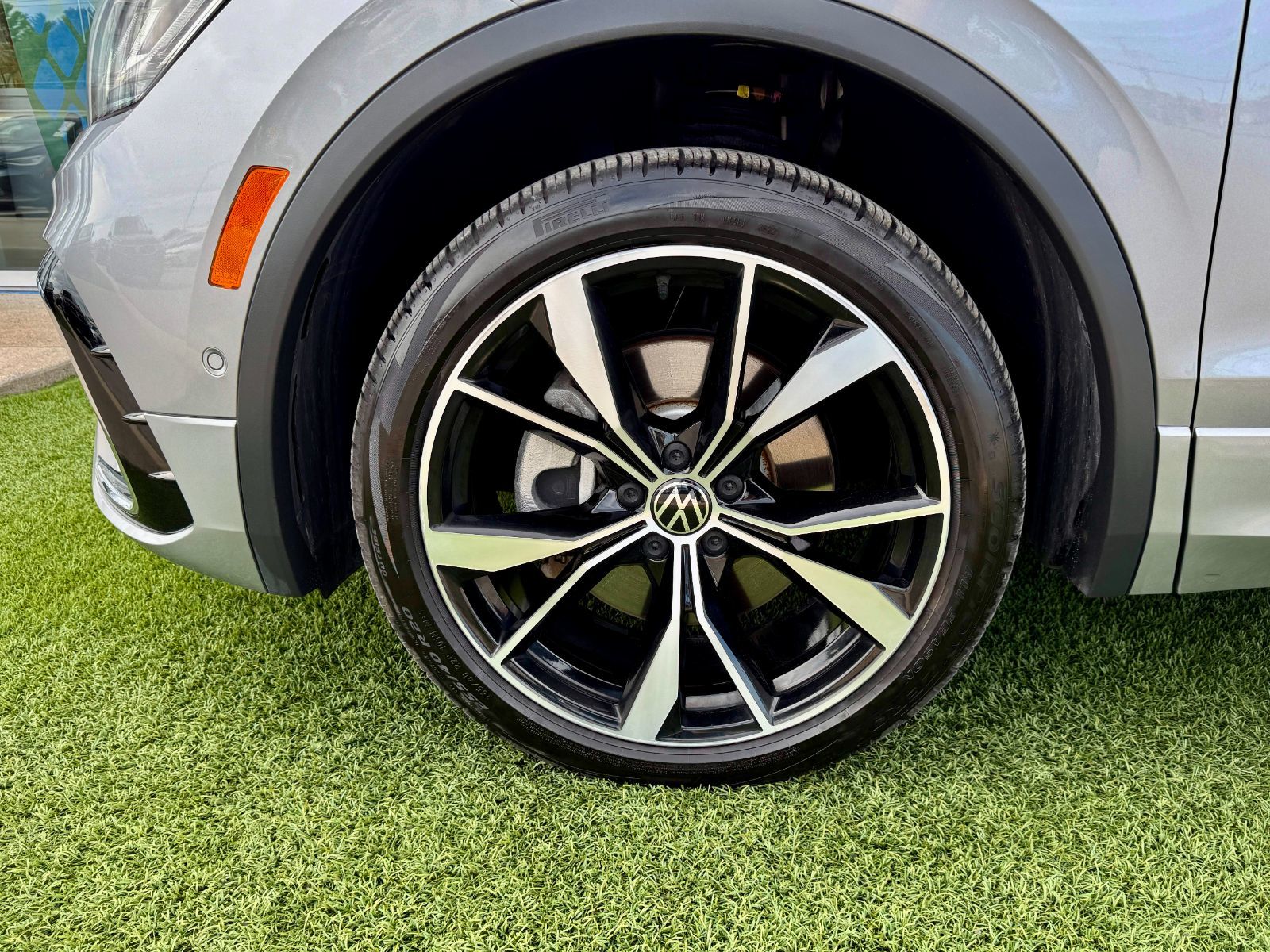 Volkswagen Tiguan Highline R-Line 2023-11