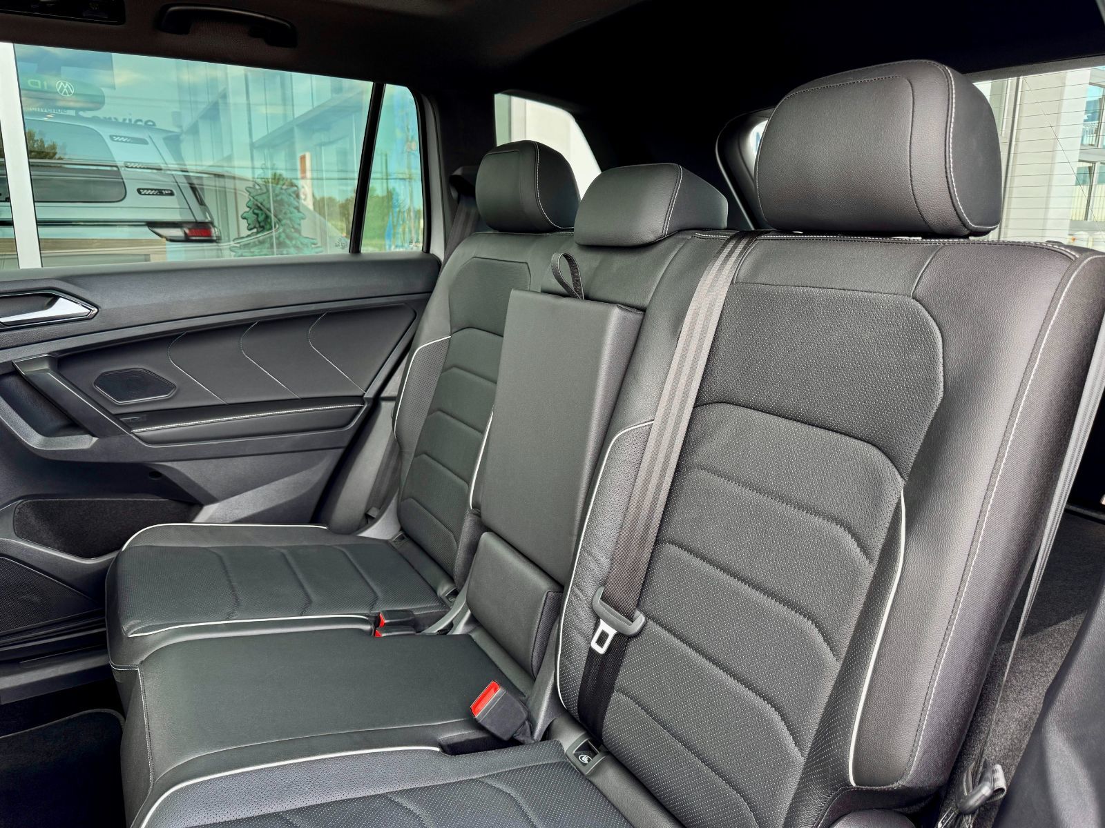 Volkswagen Tiguan Highline R-Line 2023-14