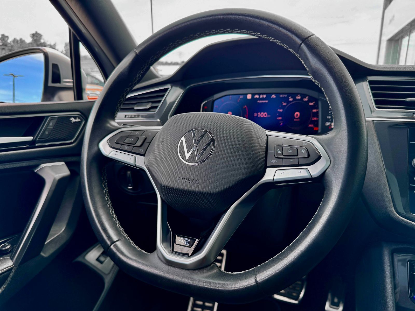 Volkswagen Tiguan Highline R-Line 2023-18