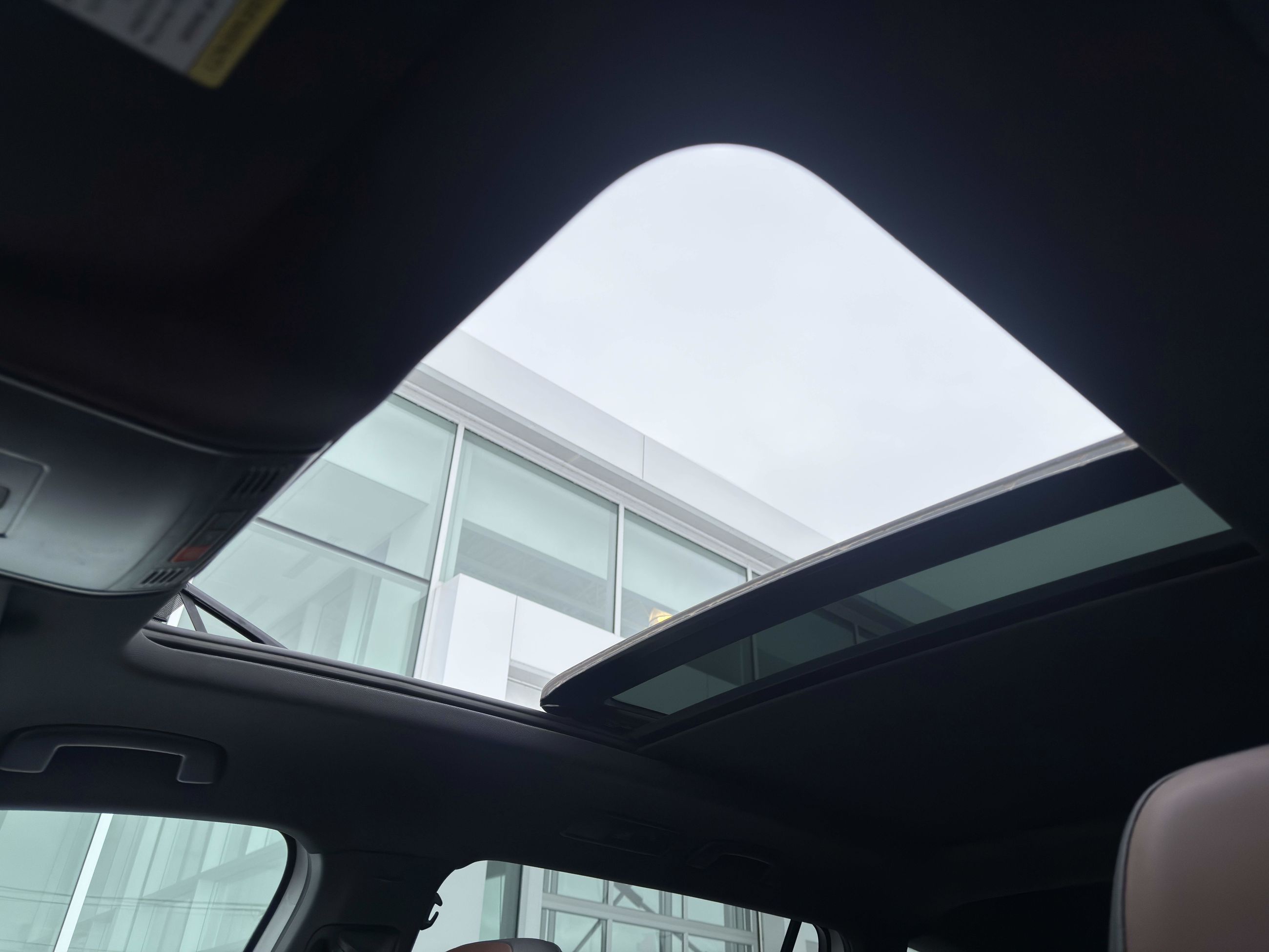 Volkswagen Tiguan Highline R-Line 2023-15