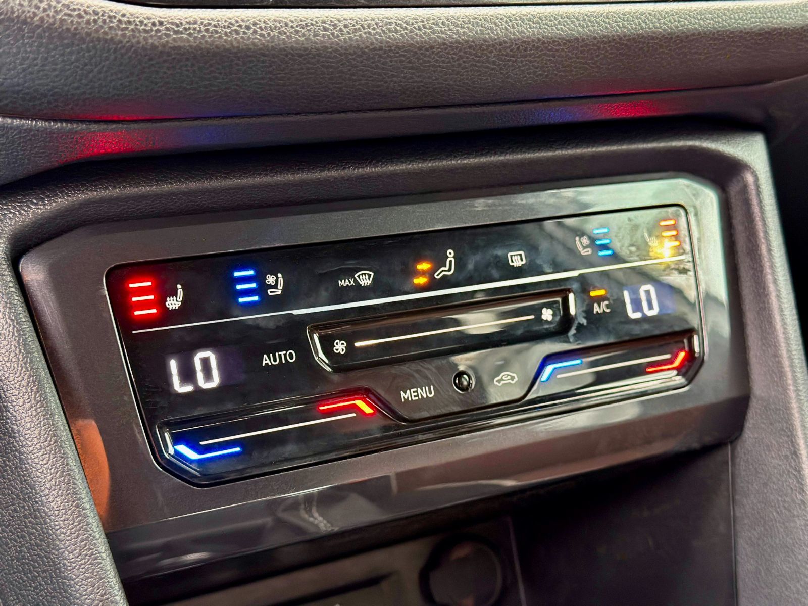 Volkswagen Tiguan Highline R-Line 2023-28