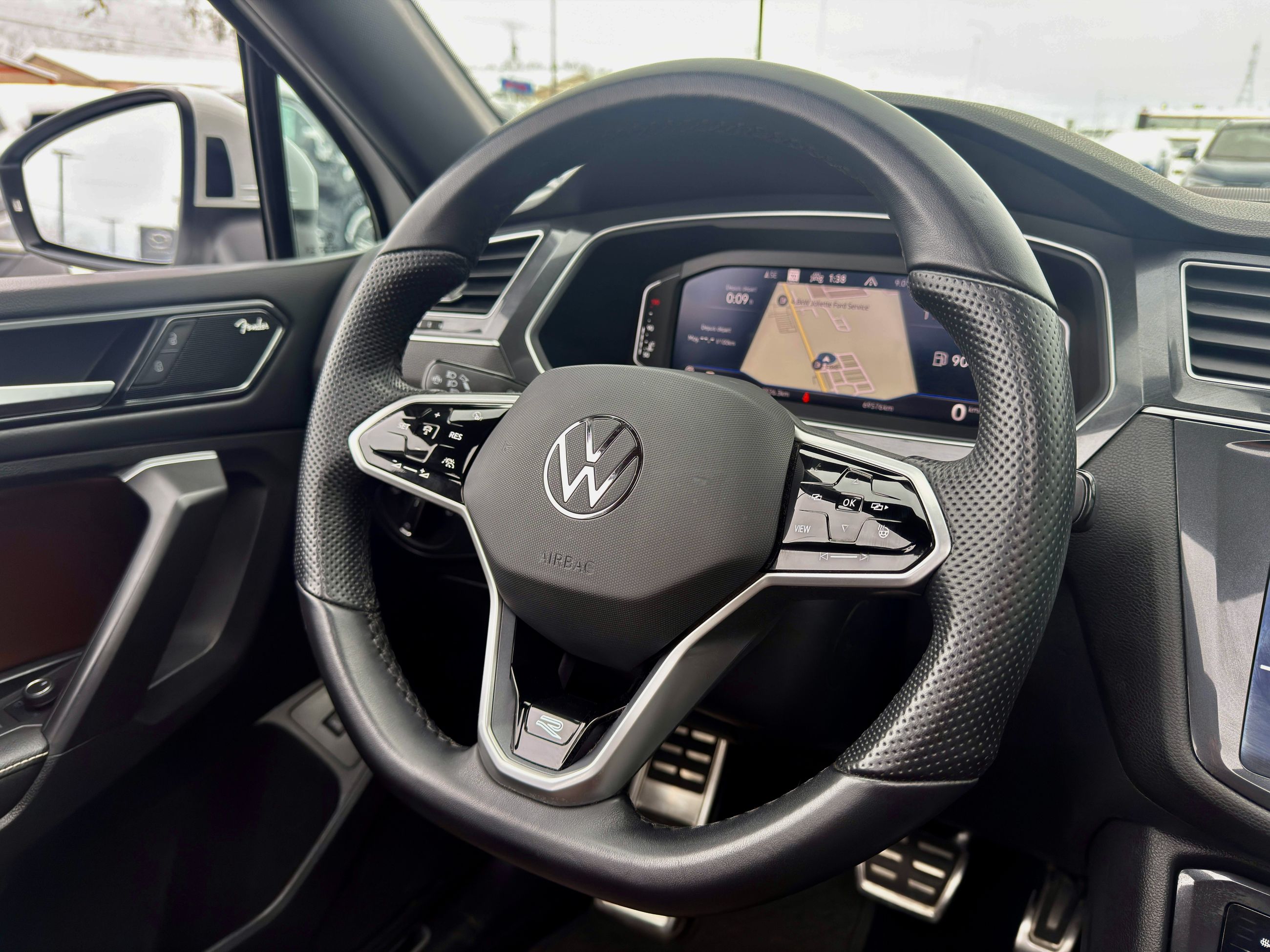 Volkswagen Tiguan Highline R-Line 2023-22