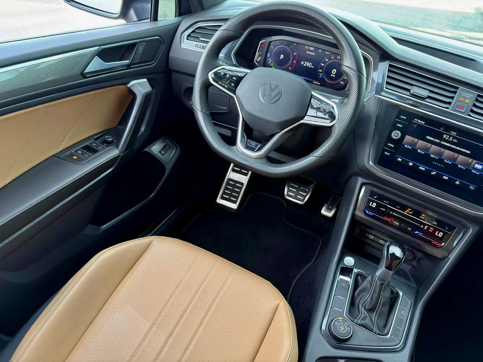 Volkswagen Tiguan Comfortline R-Line Black Edition 2024-21