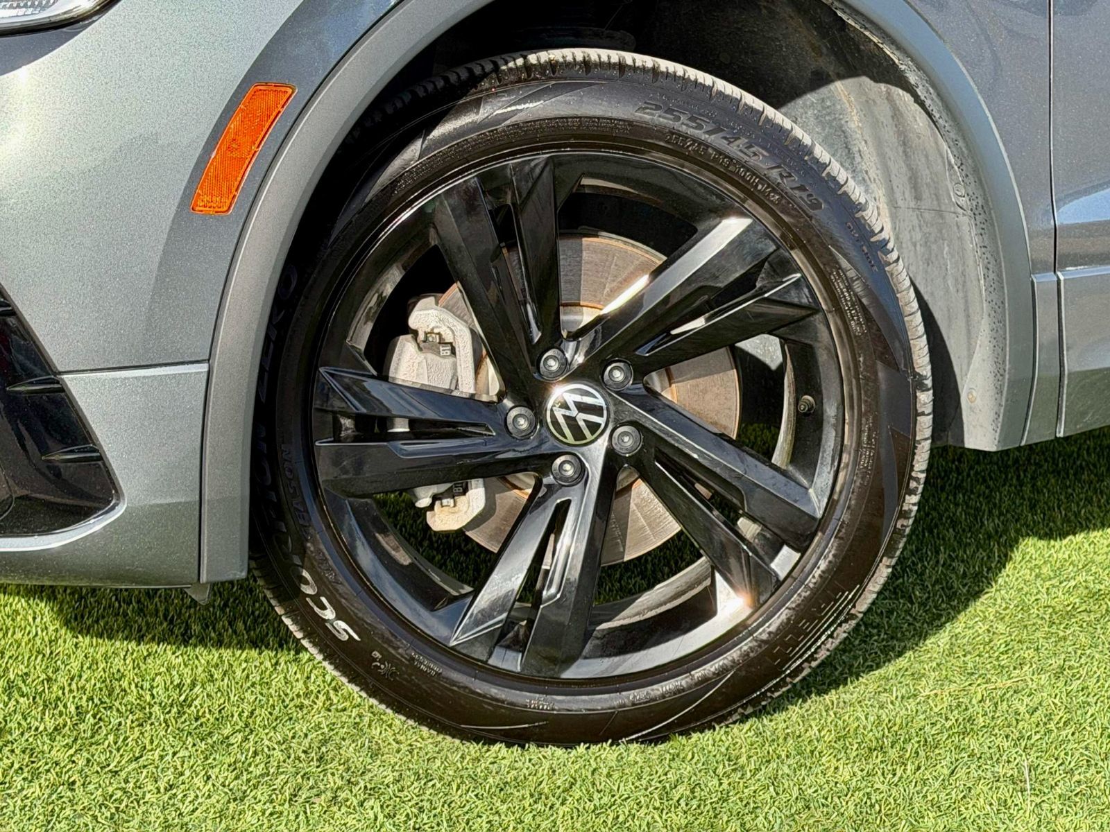 Volkswagen Tiguan Comfortline R-Line Black Edition 2024-14