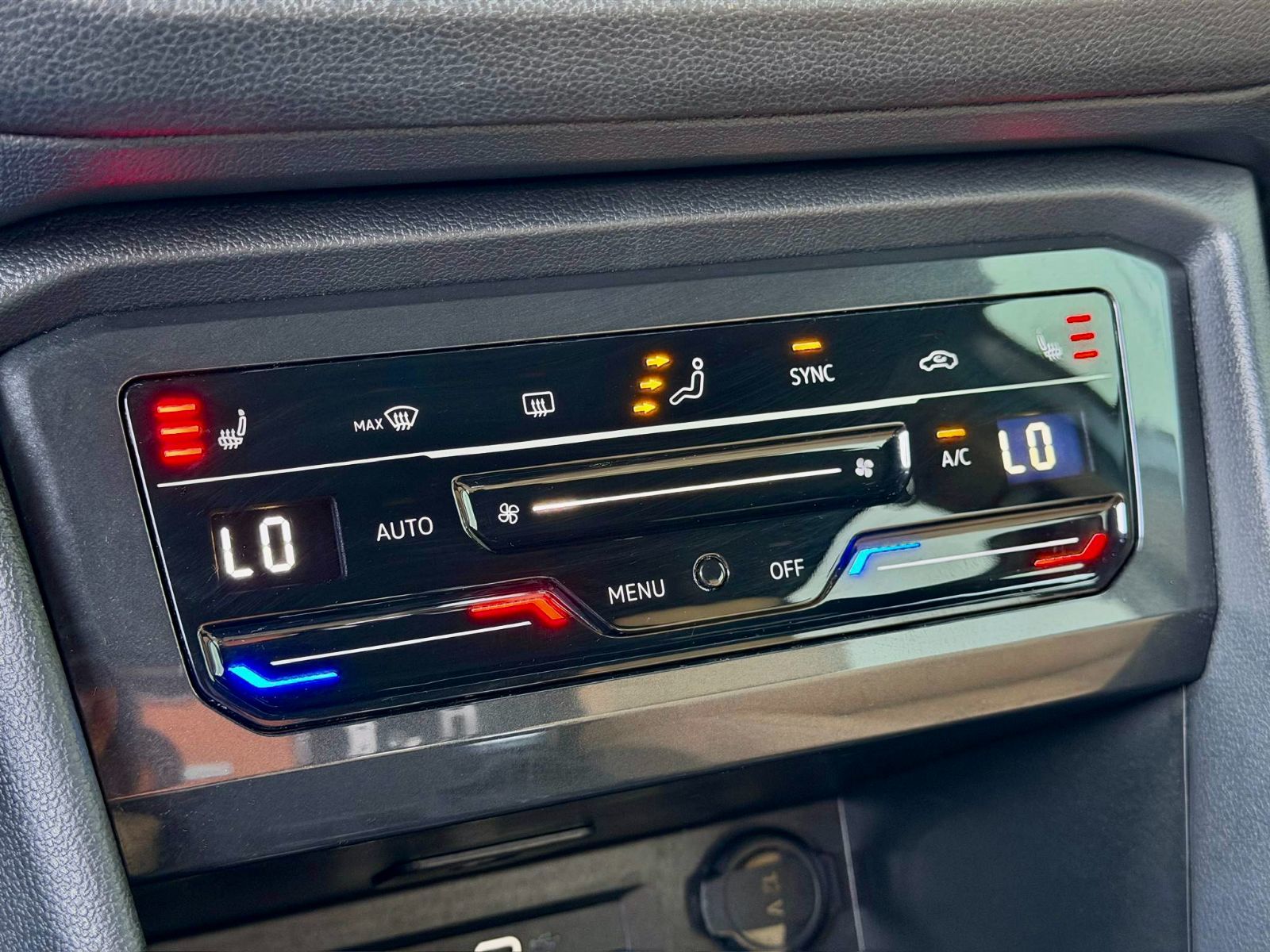 Volkswagen Tiguan Comfortline R-Line Black Edition 2024-30