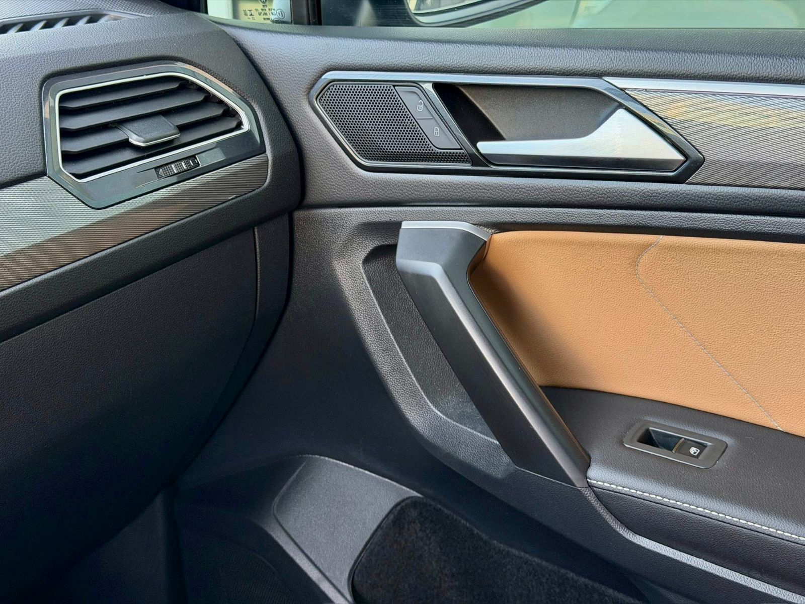 Volkswagen Tiguan Comfortline R-Line Black Edition 2024-33