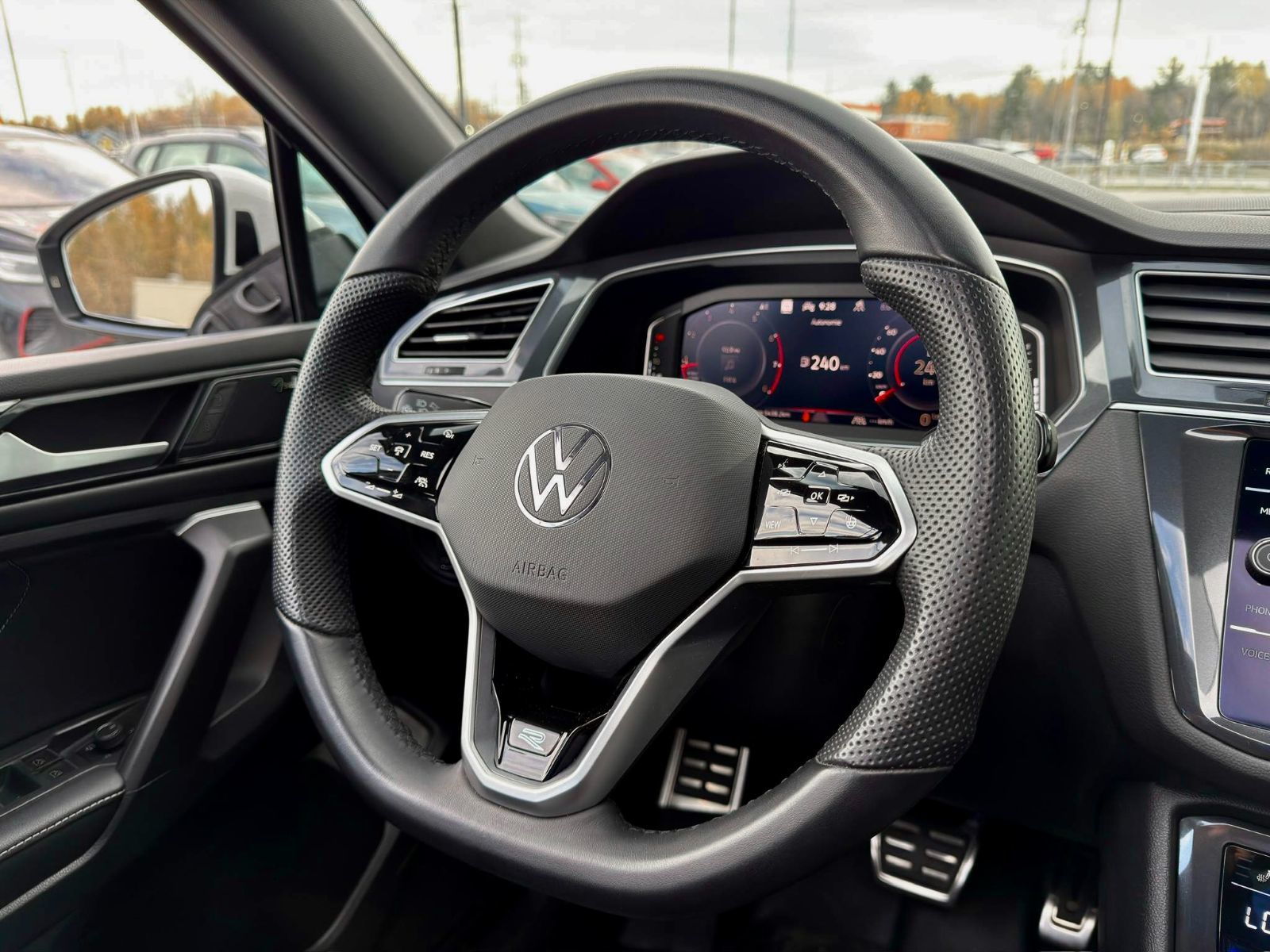 Volkswagen Tiguan Highline R-Line 2024-23