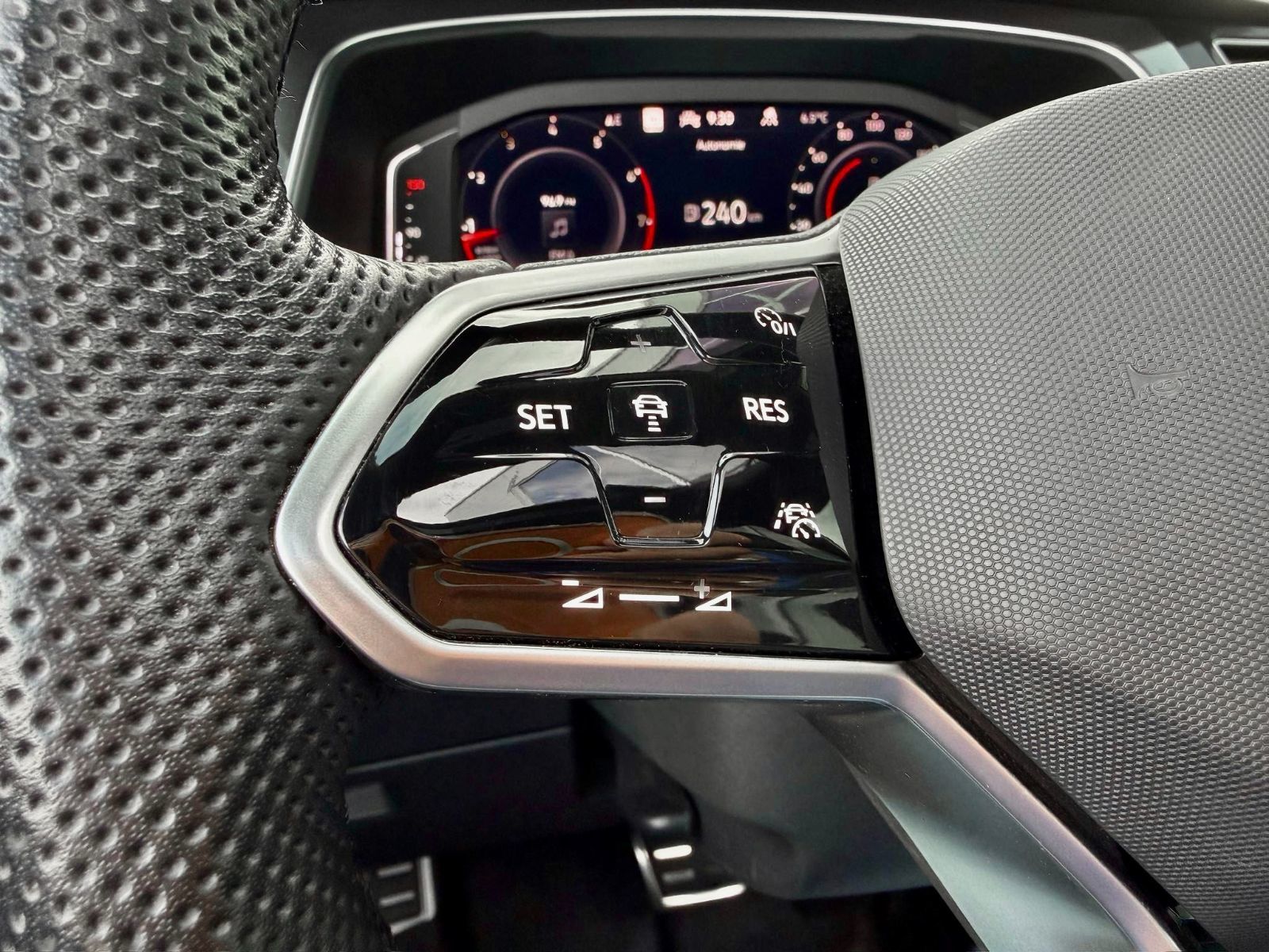 Volkswagen Tiguan Highline R-Line 2024-24