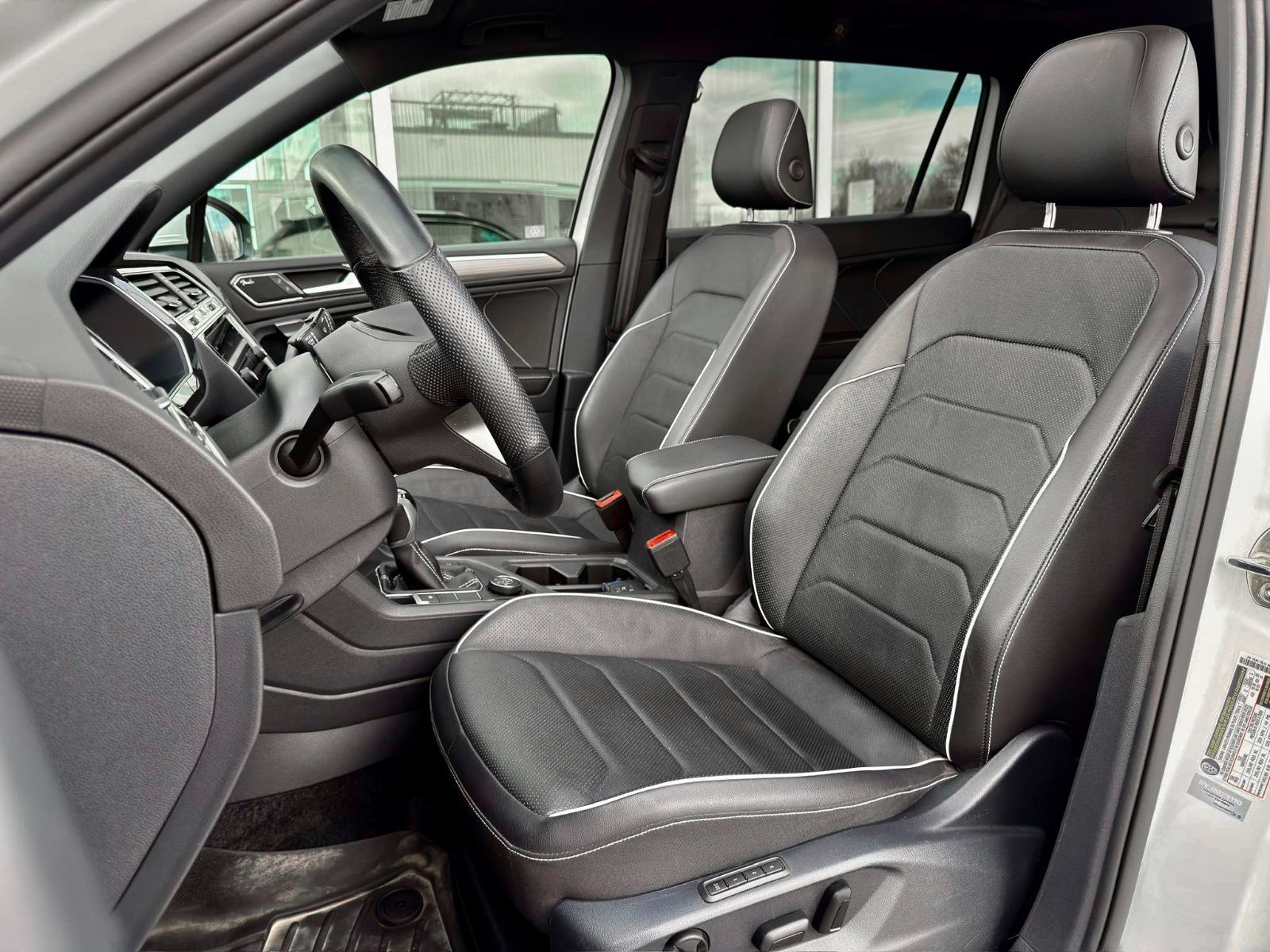 Volkswagen Tiguan Highline R-Line 2024-17