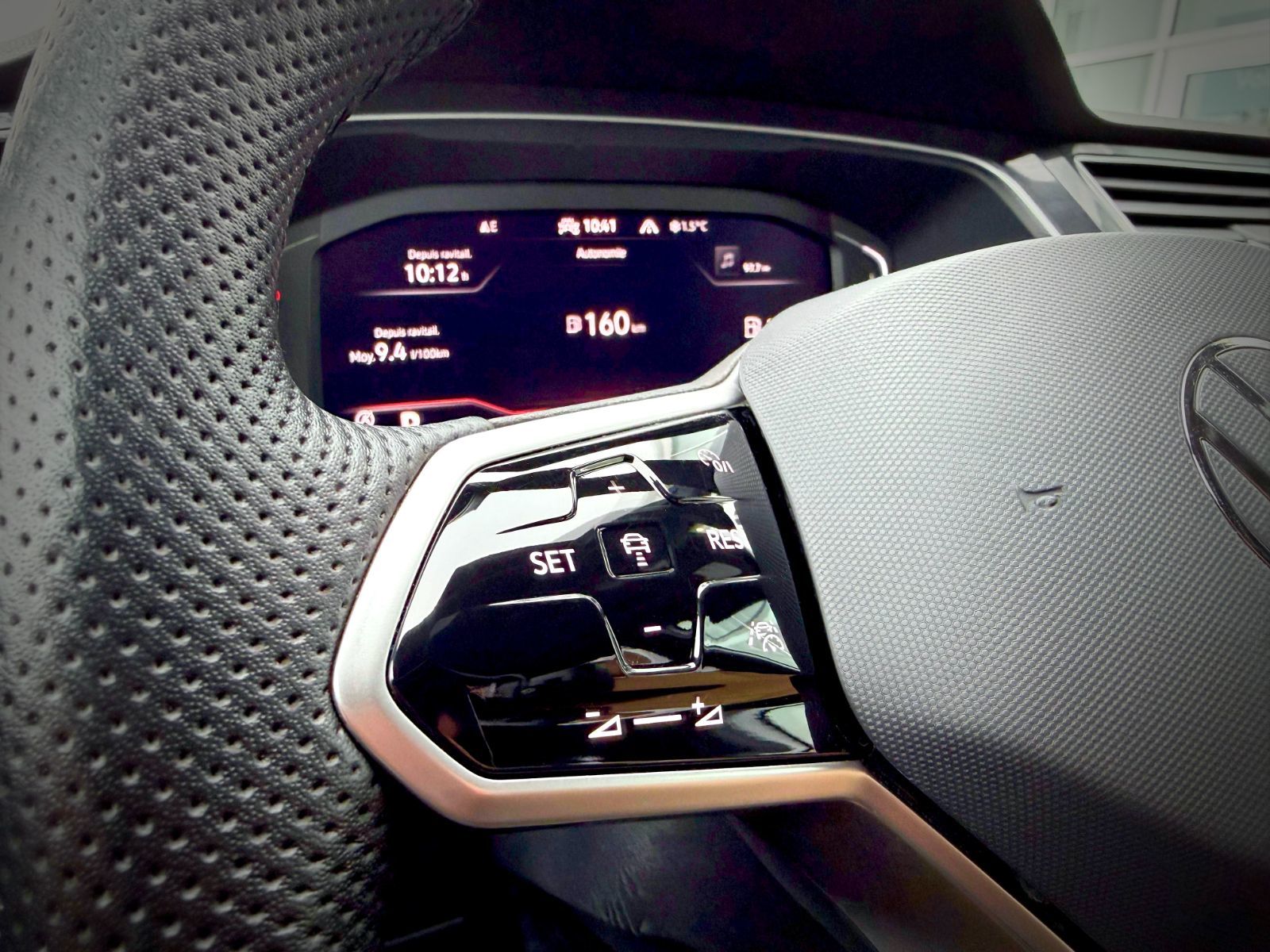 Volkswagen Tiguan Comfortline R-Line Black Edition 2024-28