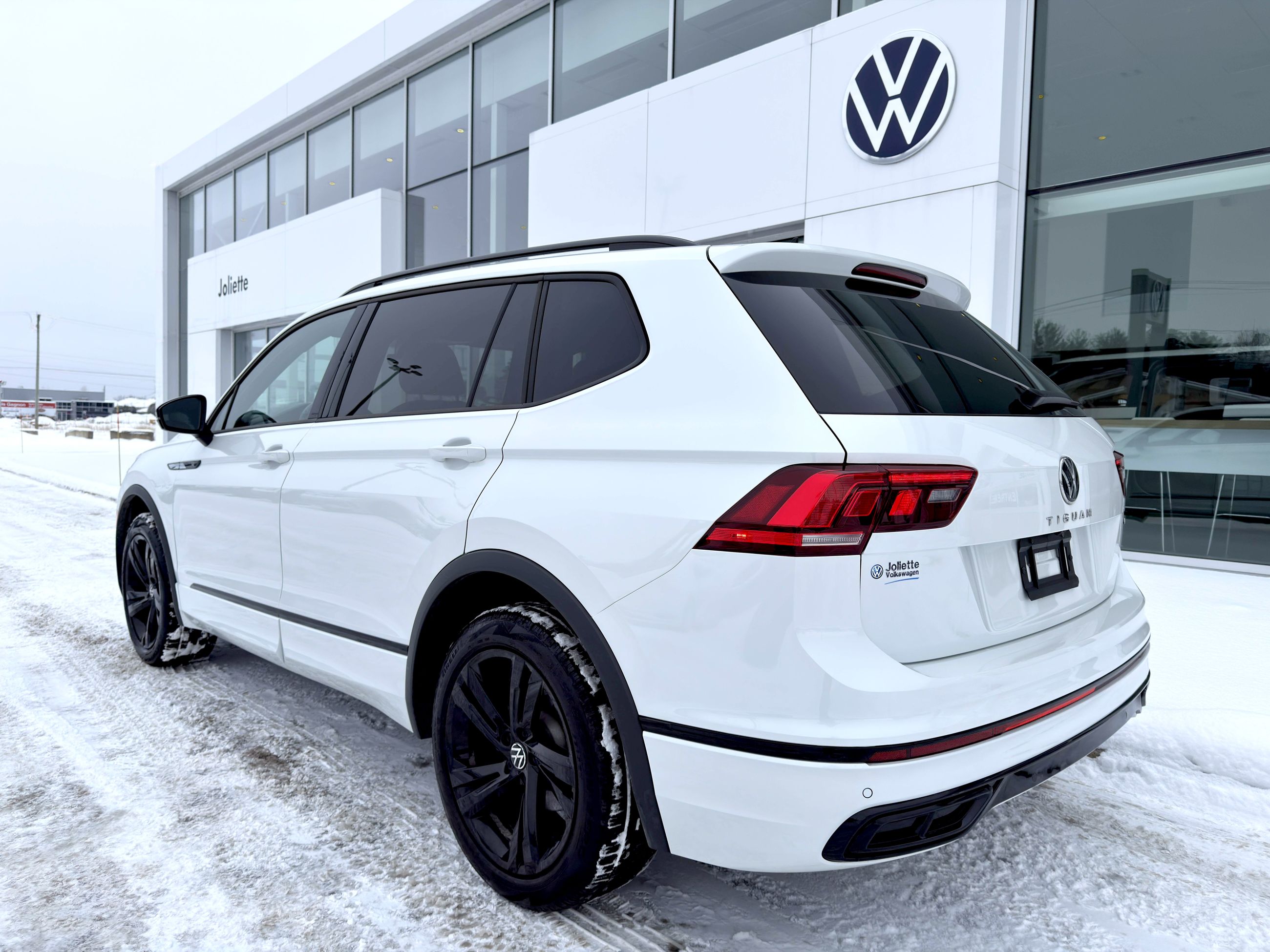 Volkswagen Tiguan Comfortline R-Line Black Edition 2024-12
