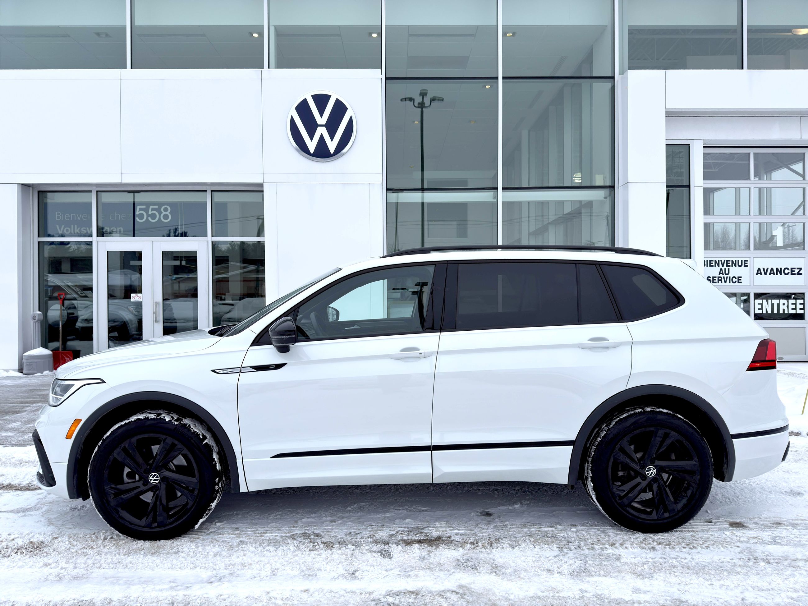 Volkswagen Tiguan Comfortline R-Line Black Edition 2024-11