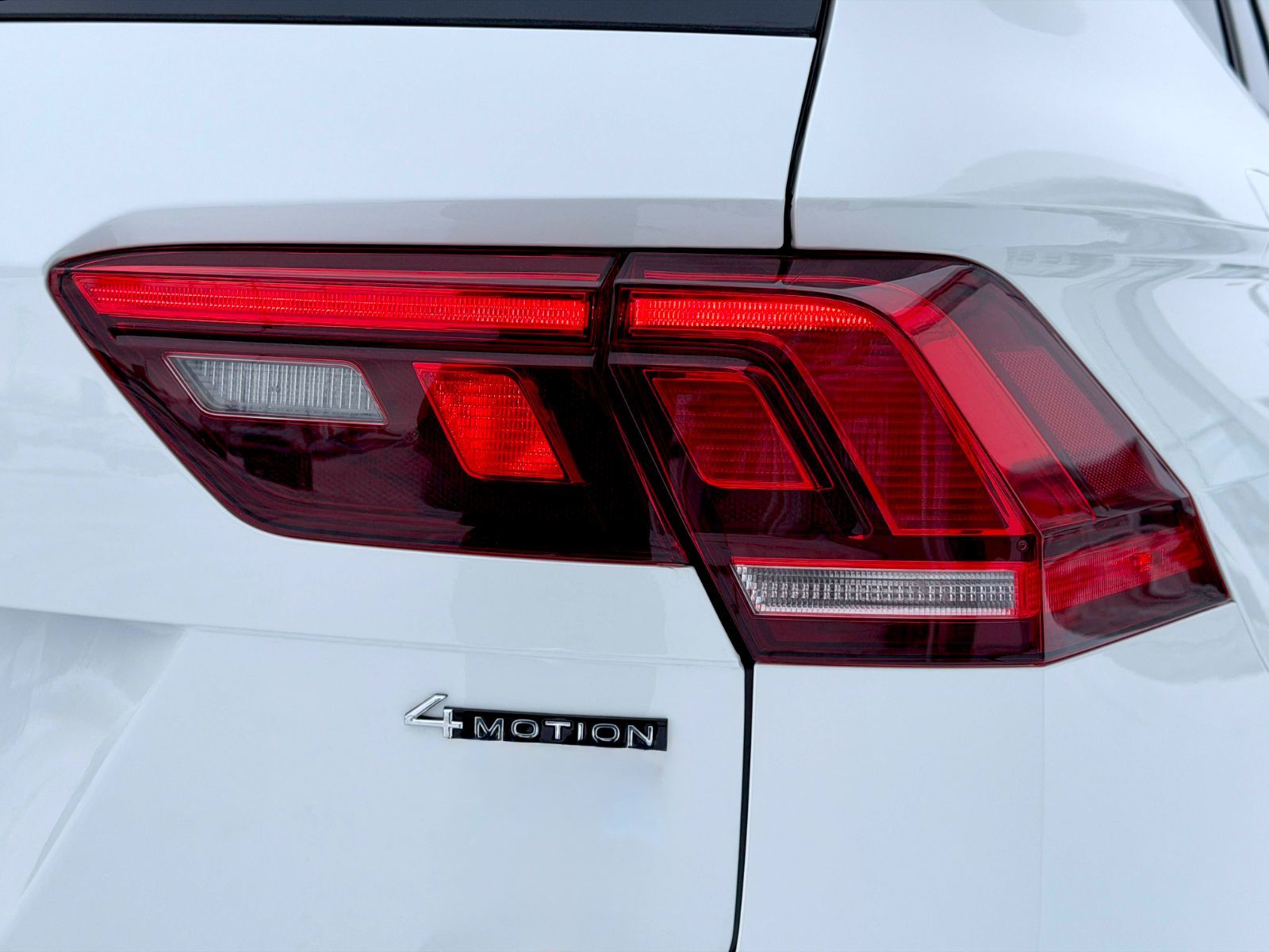 Volkswagen Tiguan Comfortline R-Line Black Edition 2024-15