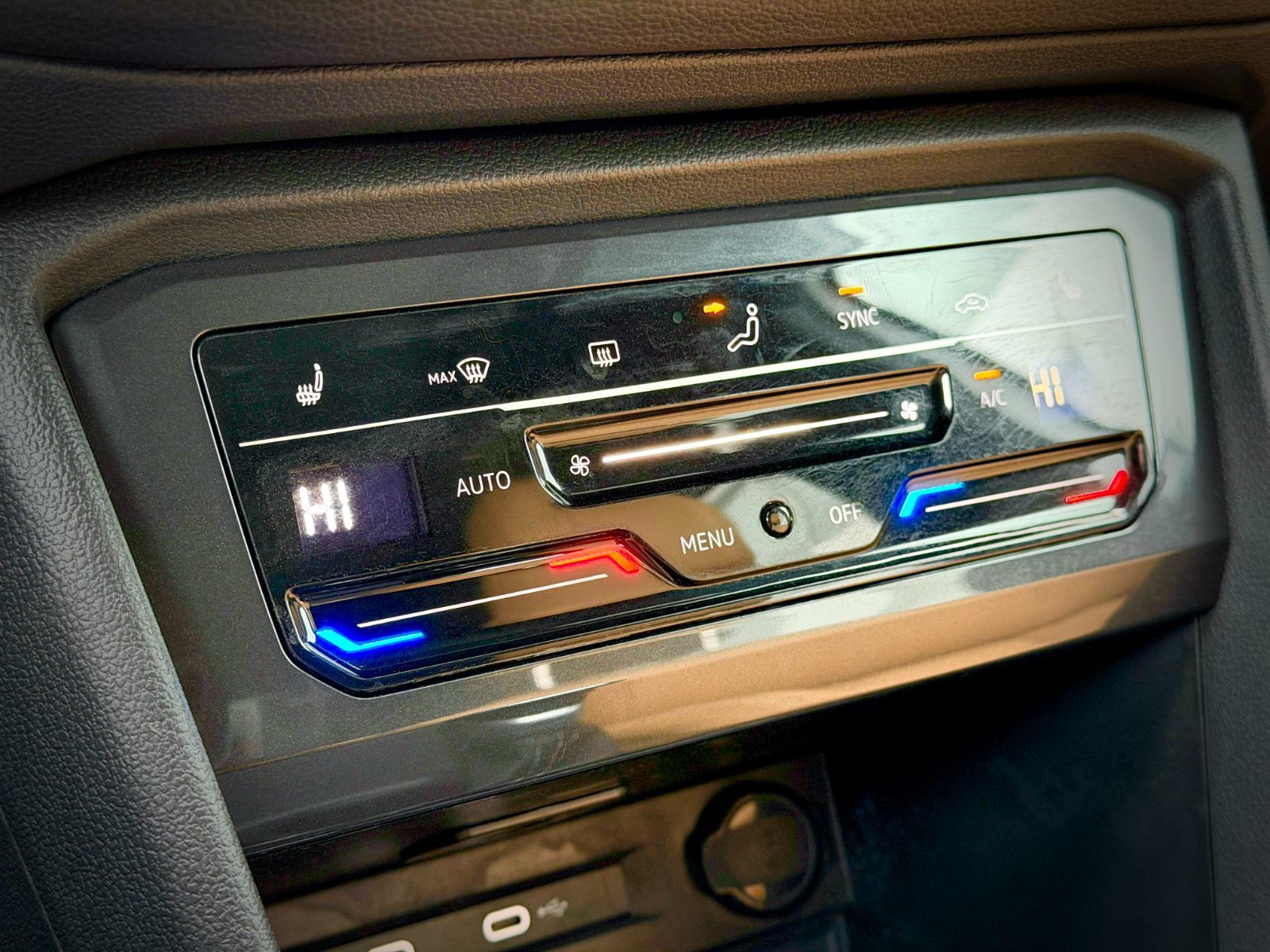 Volkswagen Tiguan Comfortline R-Line Black Edition 2024-33