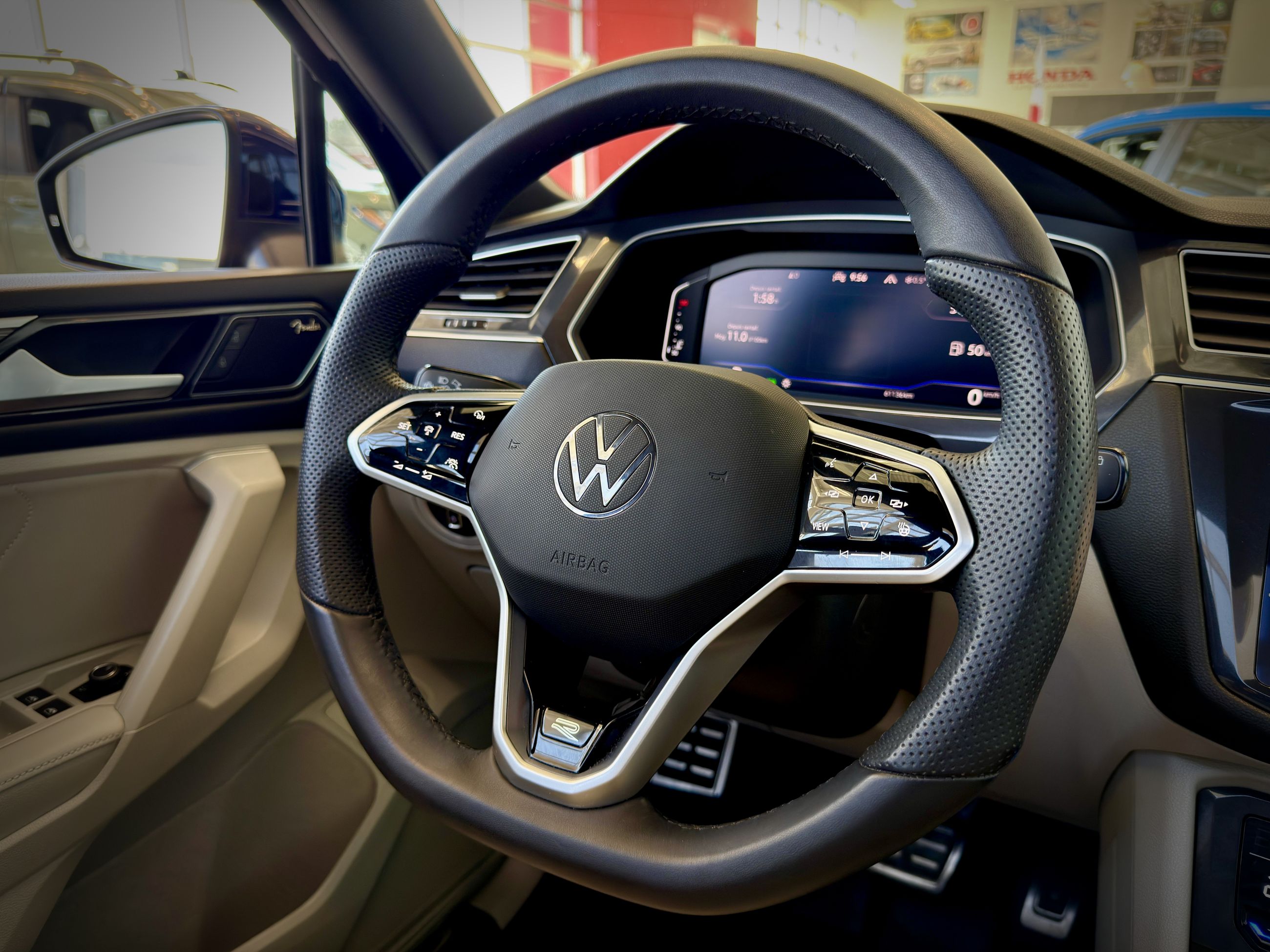 Volkswagen Tiguan Highline R-Line 2024-28