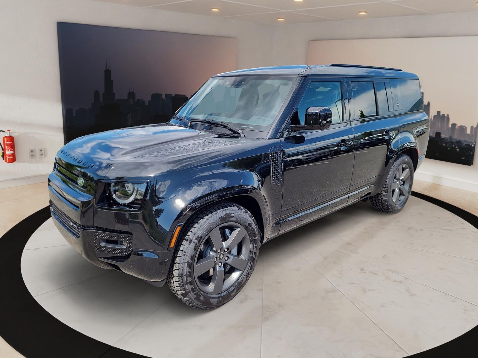 Jaguar Kelowna in Kelowna 2023 Land Rover Defender XDYNAMIC SE L2199551