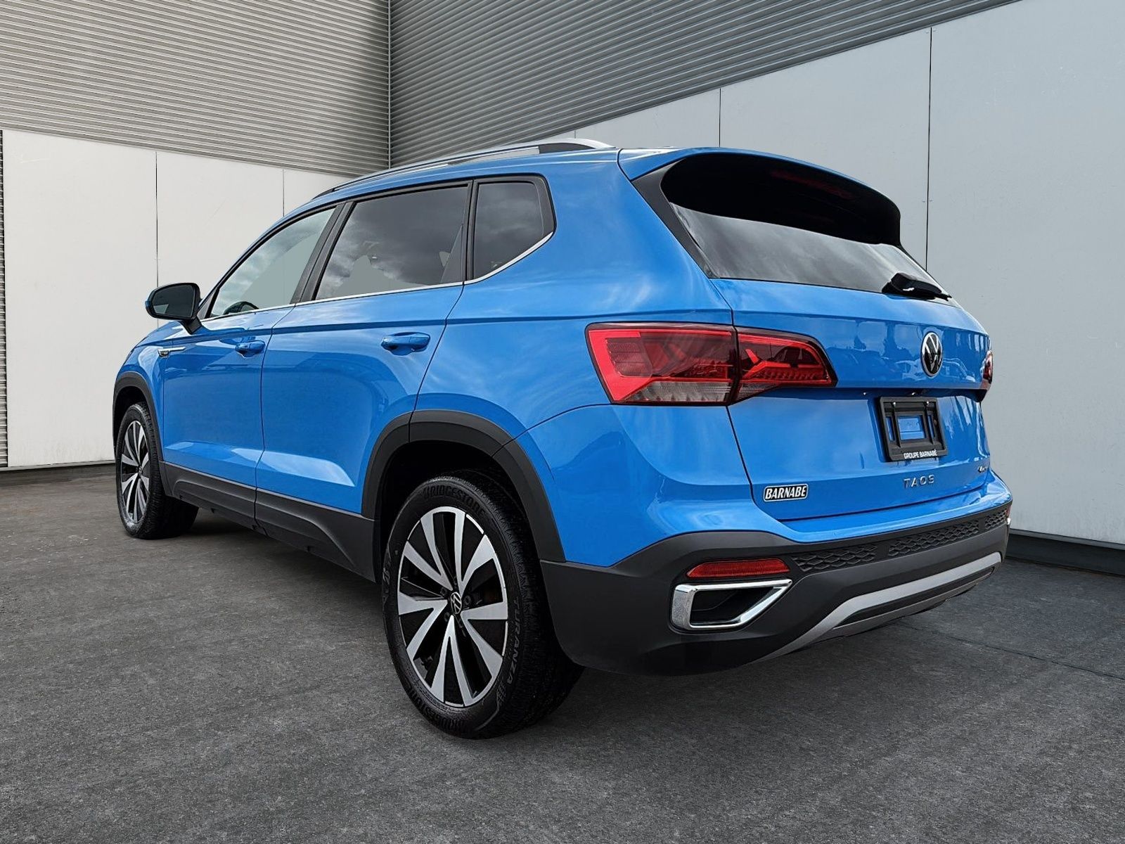 Photo Volkswagen Taos Comfortline 4Motion Toit-Panoramique 2023 #4