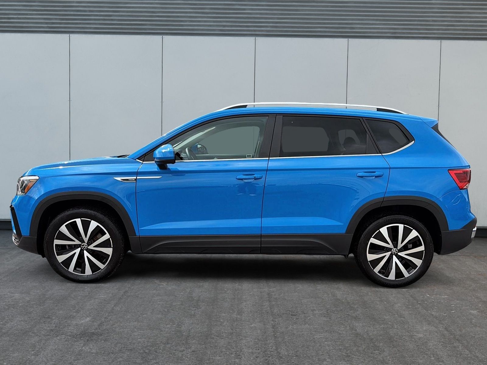 Photo Volkswagen Taos Comfortline 4Motion Toit-Panoramique 2023 #5