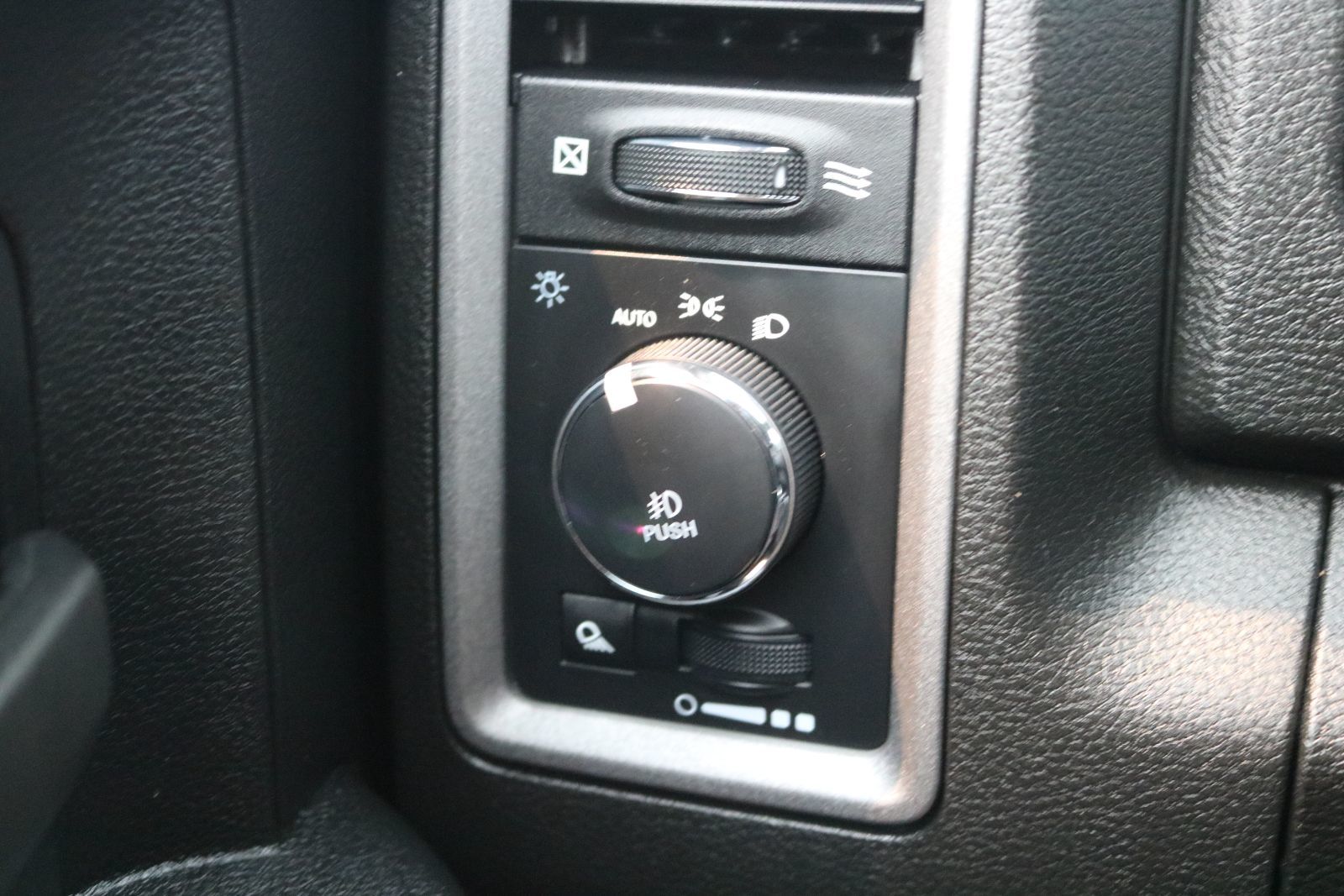 Ram 1500 Classic 2021 — photo 8