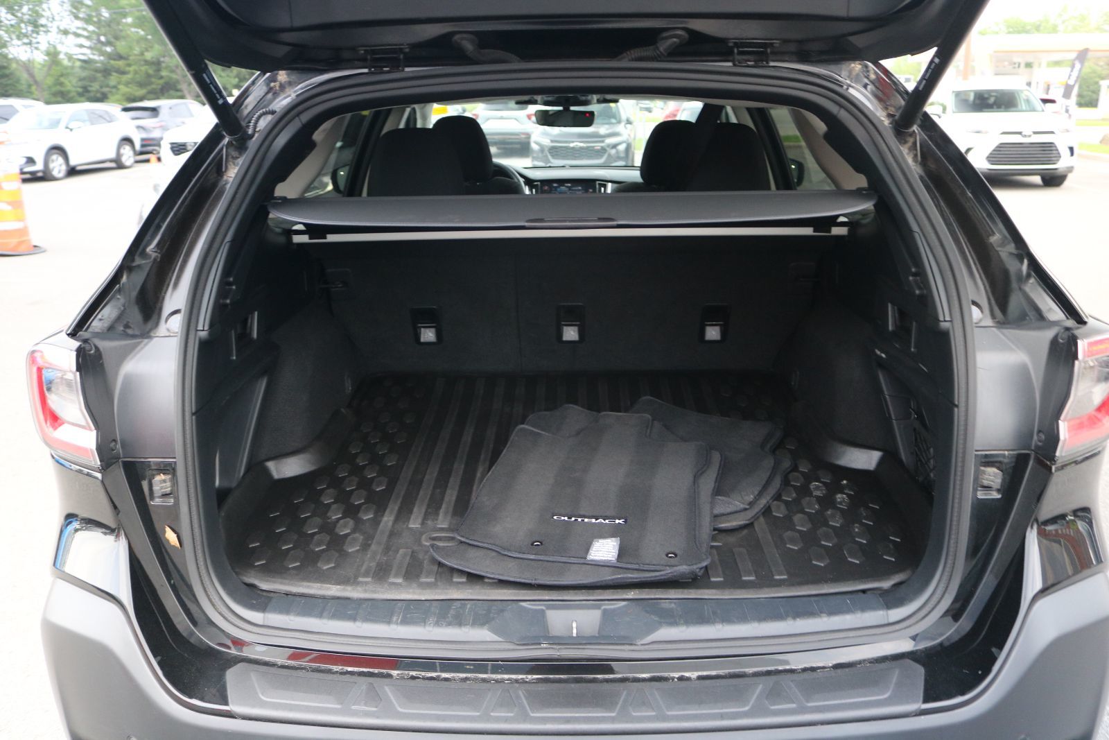 Subaru Outback 2023 — photo 7