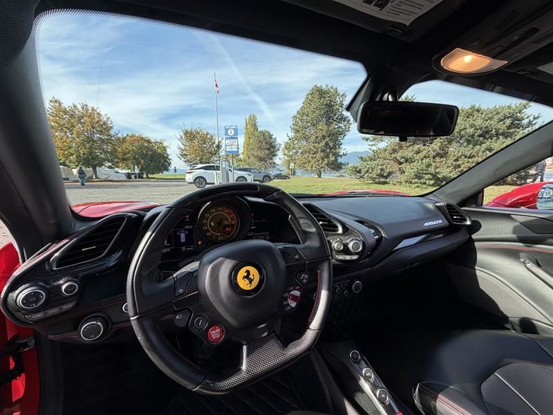Ferrari 488 GTB  2017 à Vancouver, Colombie-Britannique