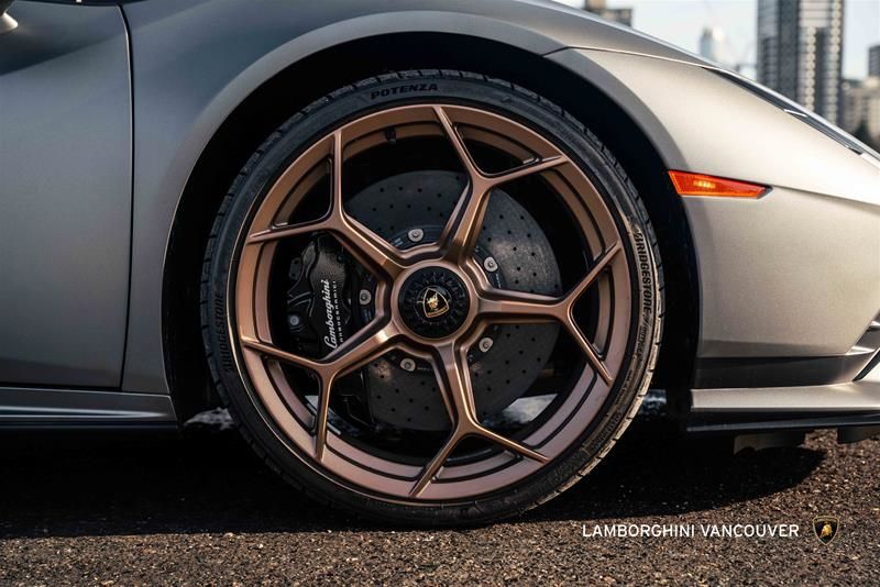 2023 Lamborghini Huracàn in Vancouver, British Columbia