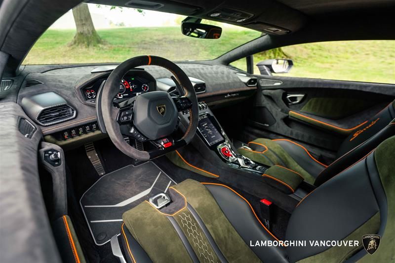 Lamborghini Huracàn  2024 à Vancouver, Colombie-Britannique