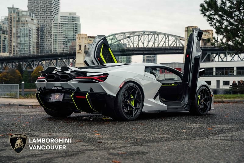 2024 Lamborghini Revuelto