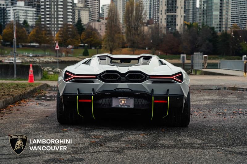 2024 Lamborghini Revuelto