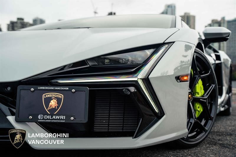 2024 Lamborghini Revuelto