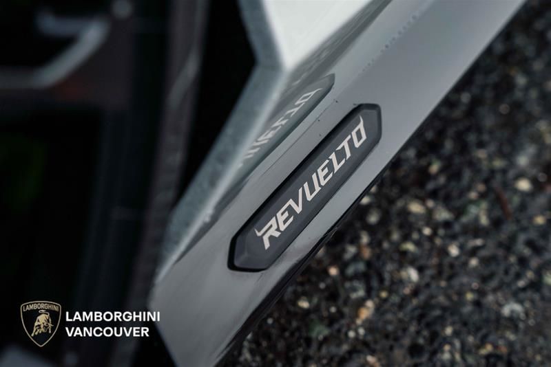 2024 Lamborghini Revuelto