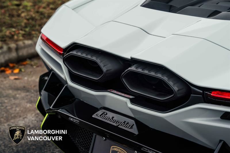 2024 Lamborghini Revuelto