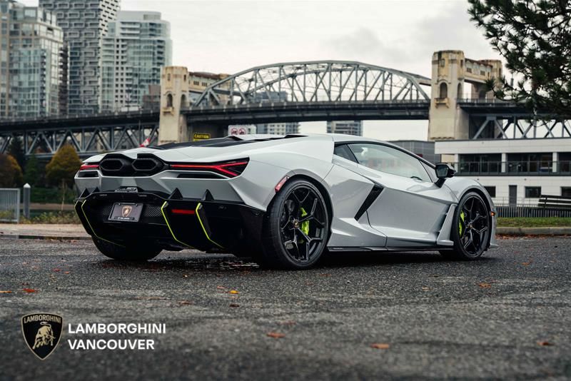 2024 Lamborghini Revuelto