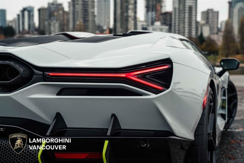 2024 Lamborghini Revuelto