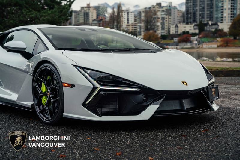2024 Lamborghini Revuelto