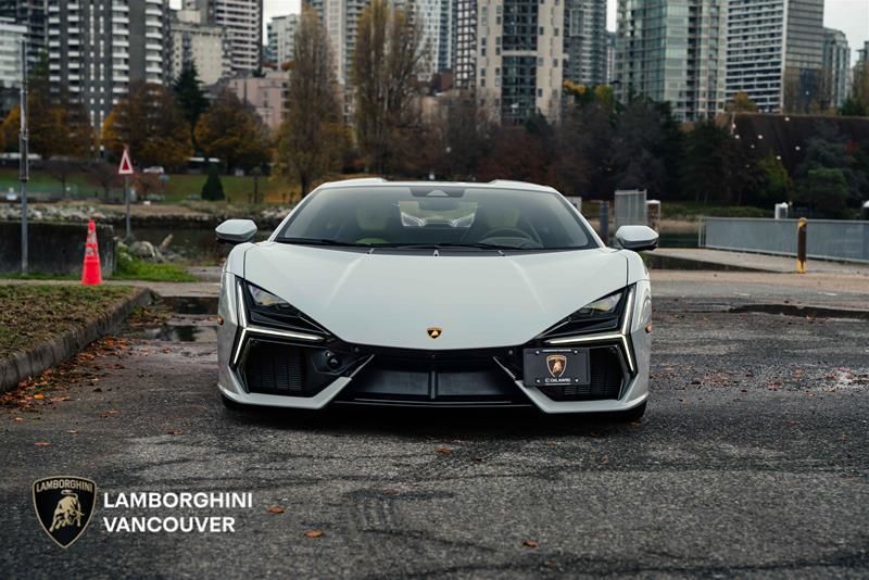 2024 Lamborghini Revuelto