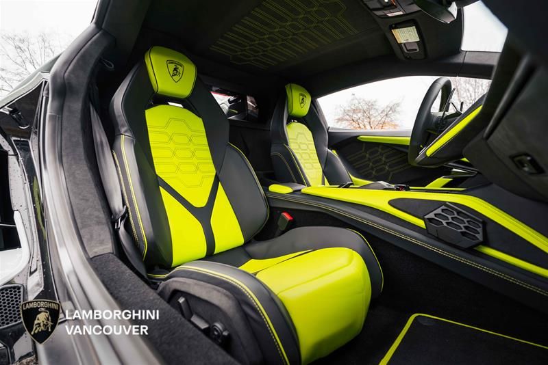 2024 Lamborghini Revuelto