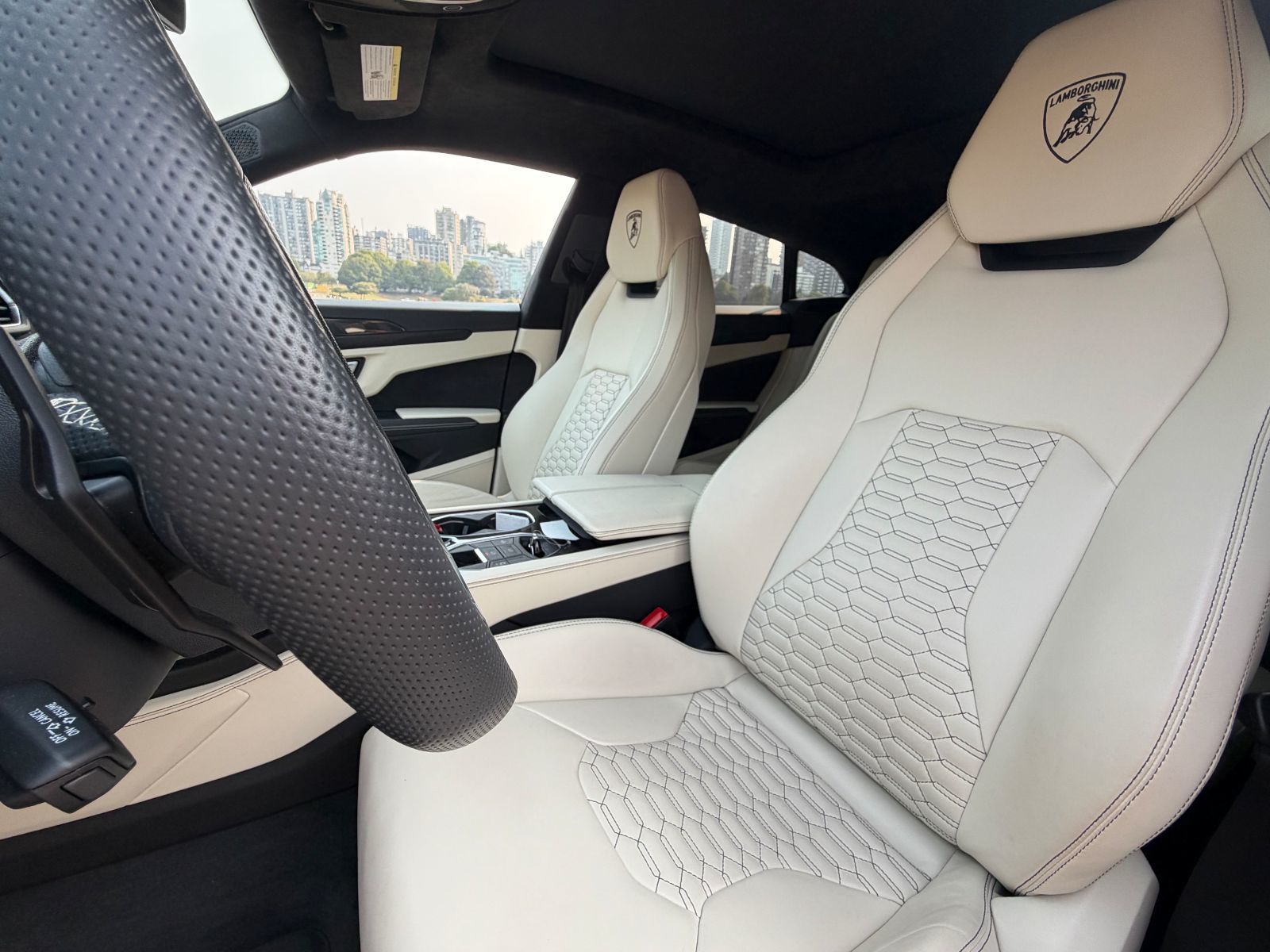 Lamborghini Urus  2022 à Vancouver, Colombie-Britannique