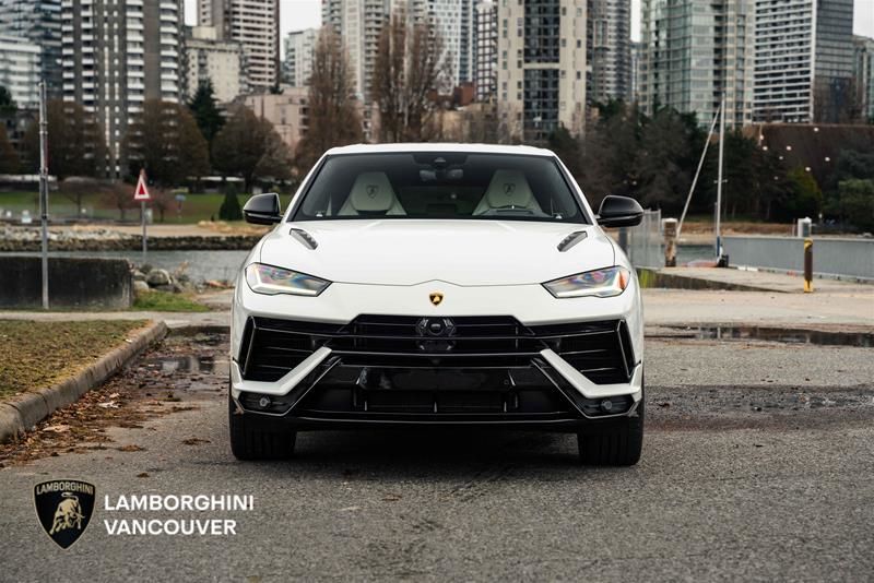 Lamborghini Urus  2023 à Vancouver, Colombie-Britannique