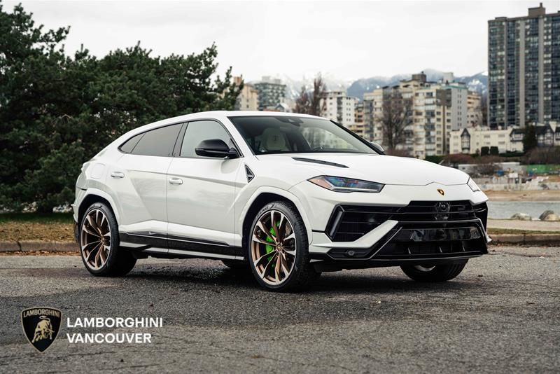 Lamborghini Urus  2023 à Vancouver, Colombie-Britannique